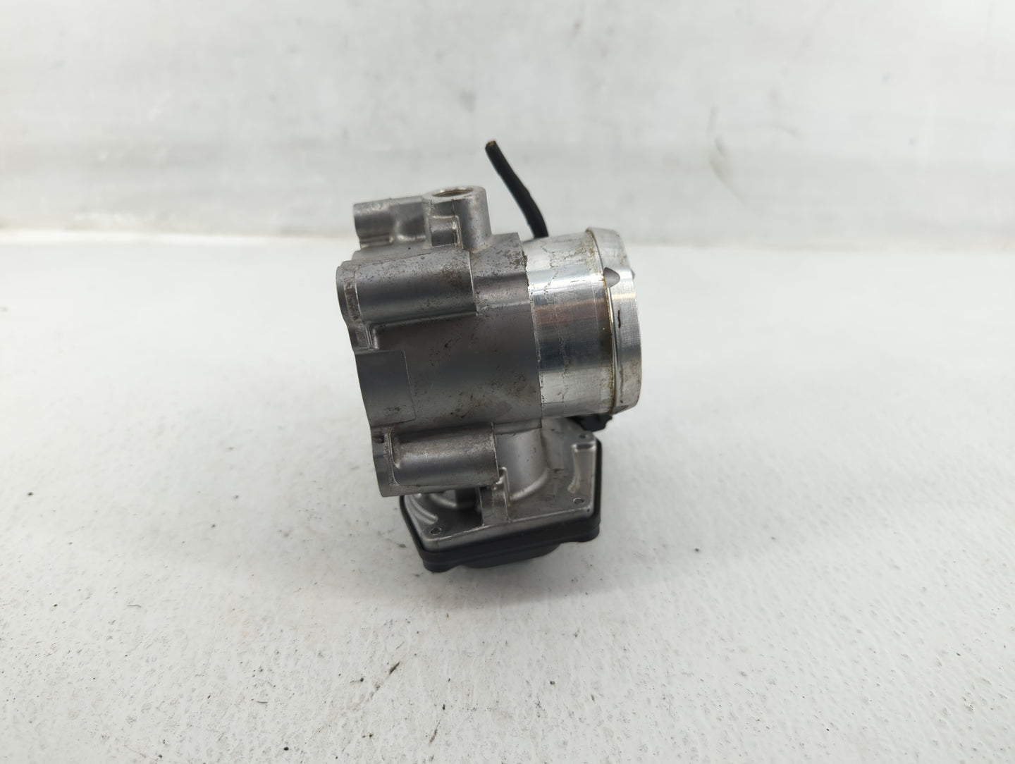 2014-2020 Ford Fusion Throttle Body P/N:DS7G-9F991-BB Fits Fits 2014 2015 2016 2017 2018 2019 2020 OEM Used Auto Parts - Oem