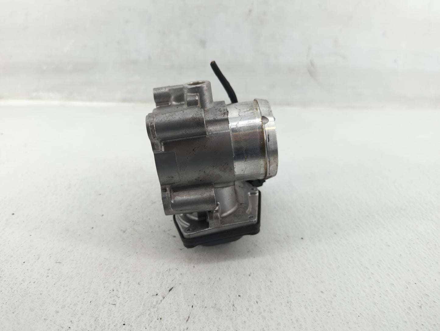 2014-2020 Ford Fusion Throttle Body P/N:DS7G-9F991-BB Fits Fits 2014 2015 2016 2017 2018 2019 2020 OEM Used Auto Parts - Oem