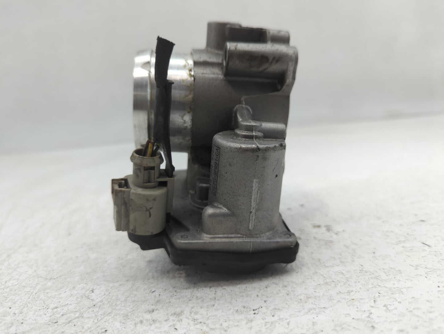 2014-2020 Ford Fusion Throttle Body P/N:DS7G-9F991-CA B18 045 6082 Fits Fits 2014 2015 2016 2017 2018 2019 2020 OEM Used Aut