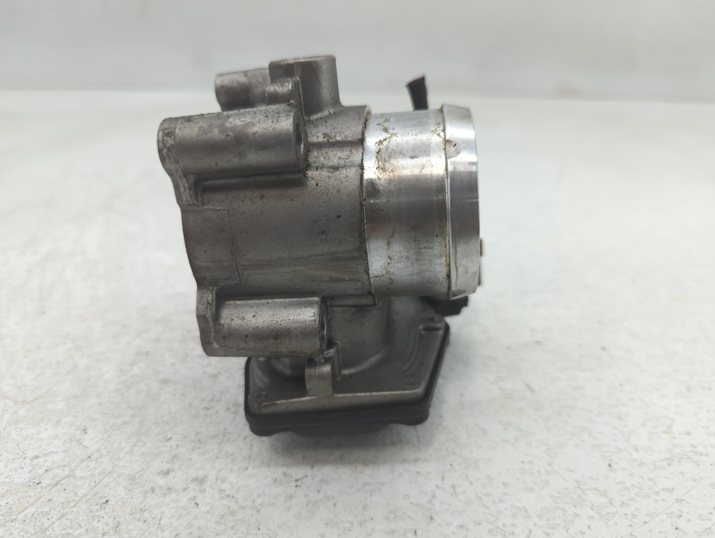 2014-2020 Ford Fusion Throttle Body P/N:DS7G-9F991-CA B18 045 6082 Fits Fits 2014 2015 2016 2017 2018 2019 2020 OEM Used Aut