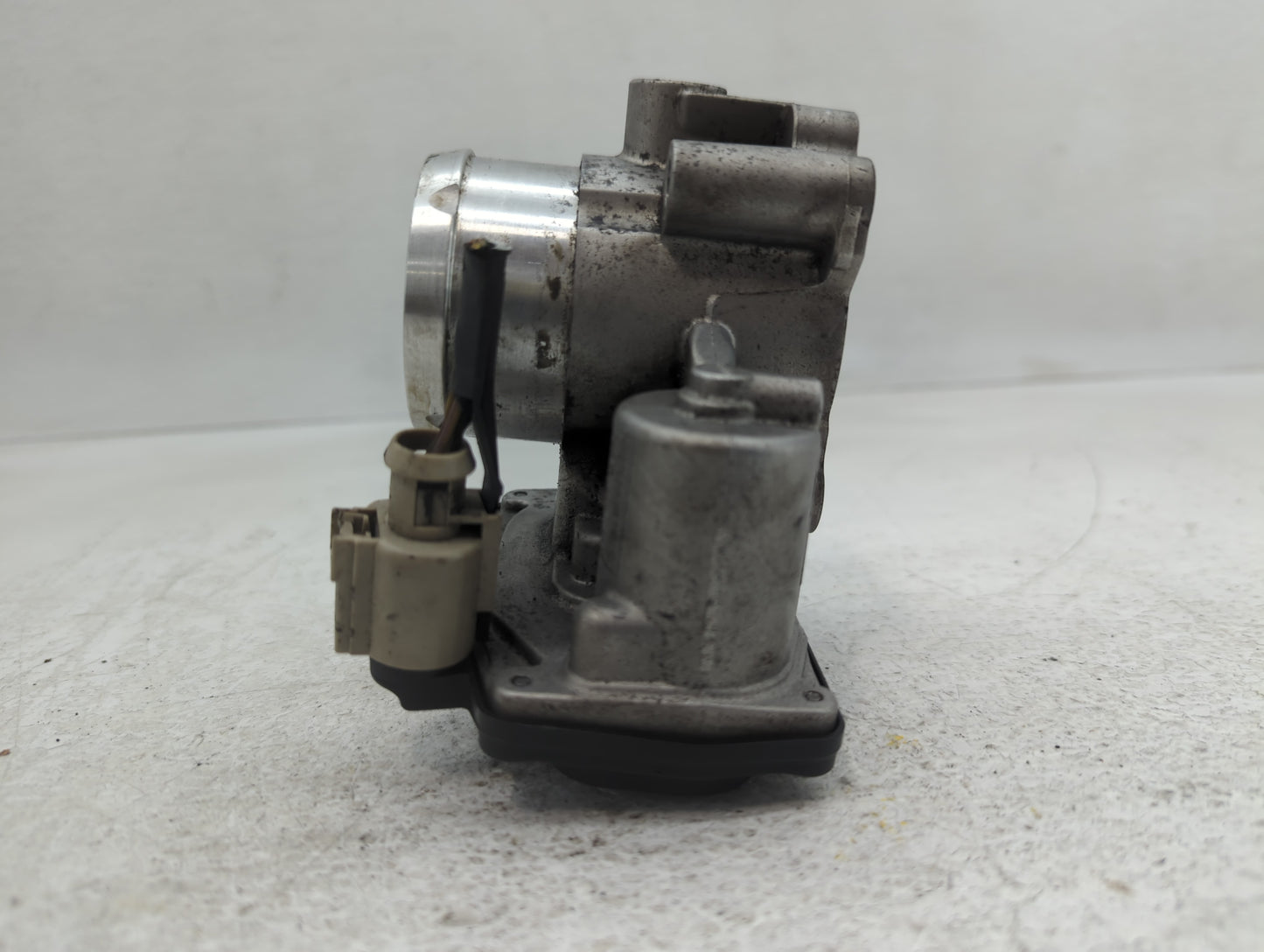 2014-2020 Ford Fusion Throttle Body P/N:DS7G-9F991-BB Fits Fits 2014 2015 2016 2017 2018 2019 2020 OEM Used Auto Parts - Oem