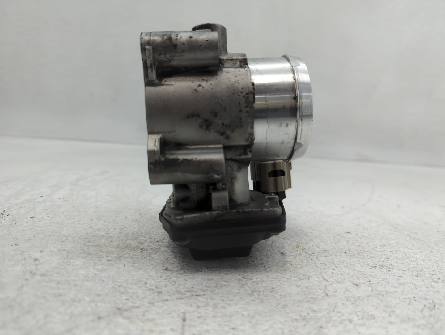 2014-2020 Ford Fusion Throttle Body P/N:DS7G-9F991-BB Fits Fits 2014 2015 2016 2017 2018 2019 2020 OEM Used Auto Parts - Oem