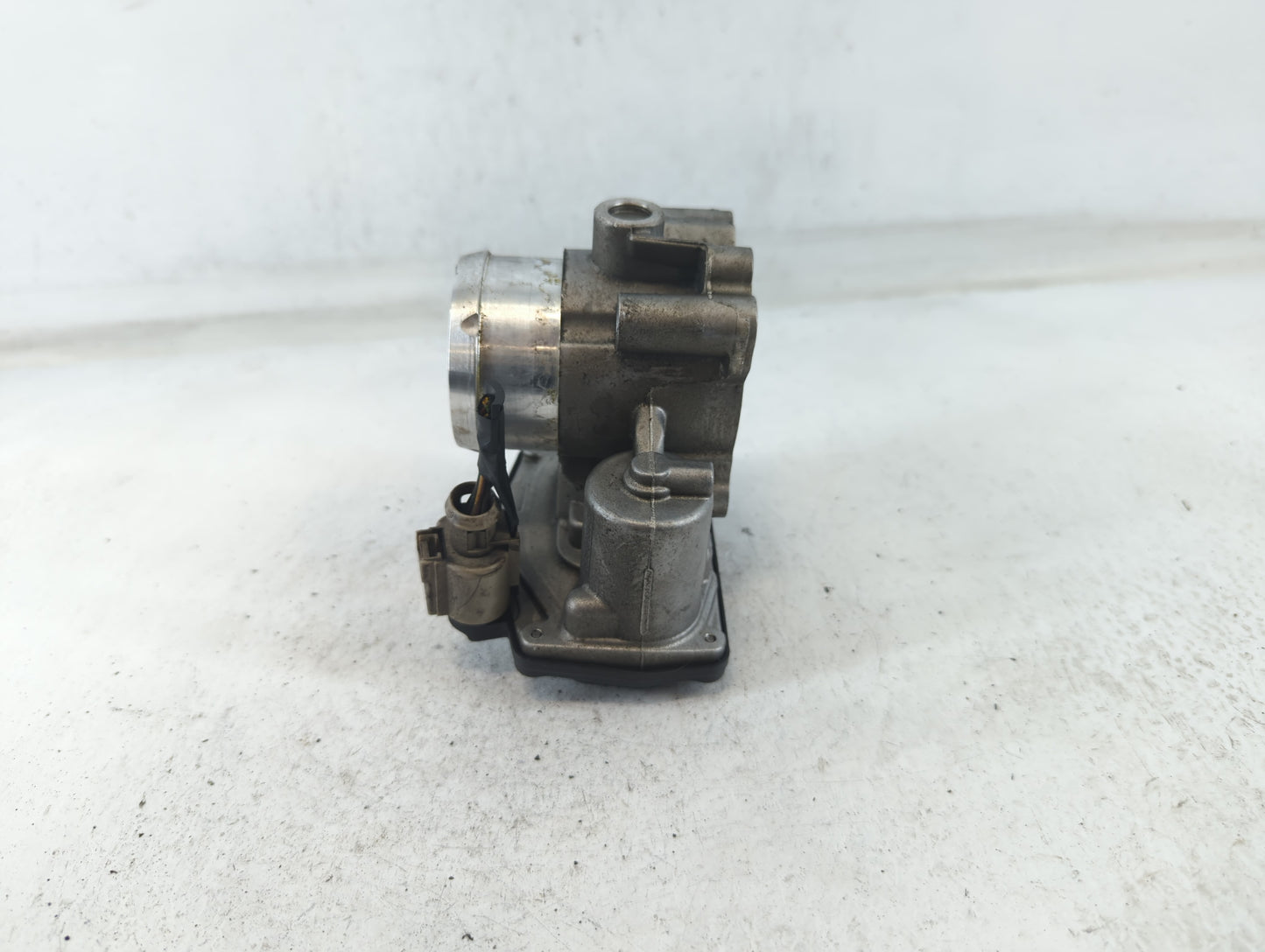 2014-2020 Ford Fusion Throttle Body P/N:DS7G-9F991-CA Fits Fits 2014 2015 2016 2017 2018 2019 2020 OEM Used Auto Parts - Oem