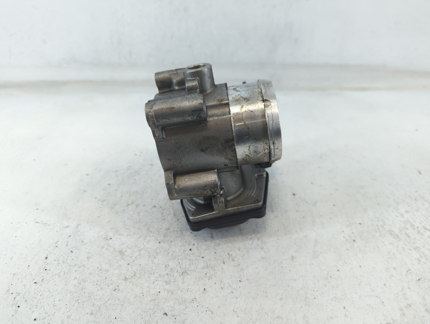 2014-2020 Ford Fusion Throttle Body P/N:DS7G-9F991-CA Fits Fits 2014 2015 2016 2017 2018 2019 2020 OEM Used Auto Parts - Oem