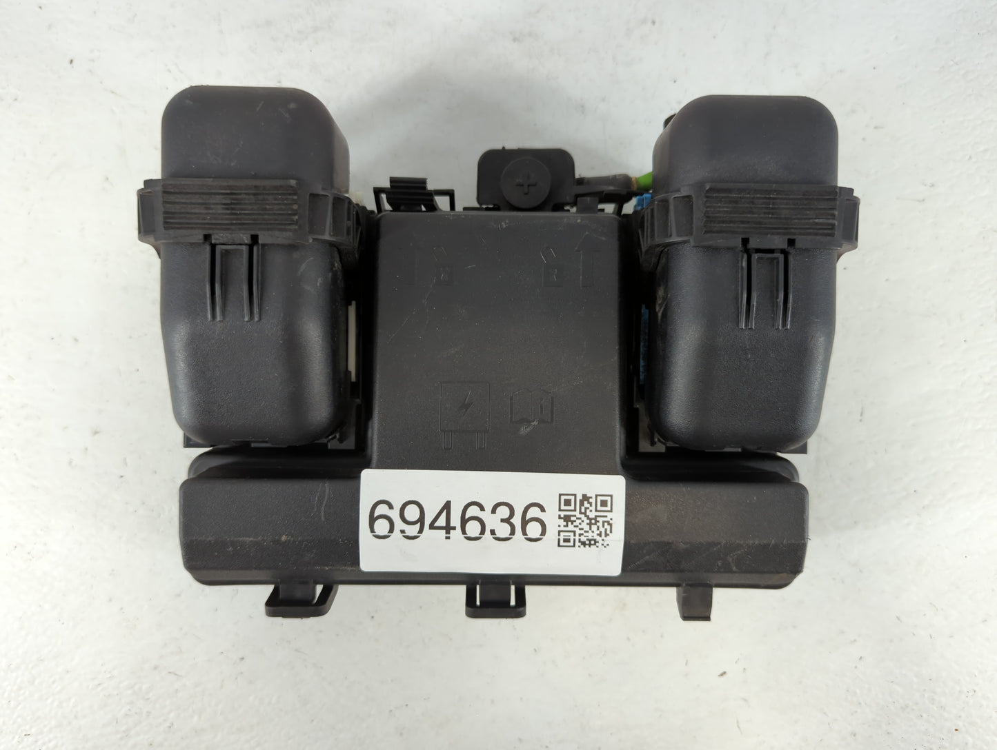 2017-2020 Ford Fusion Fusebox Fuse Box Panel Relay Module P/N:HG9T14D068BC_01 Fits Fits 2017 2018 2019 2020 OEM Used Auto Pa
