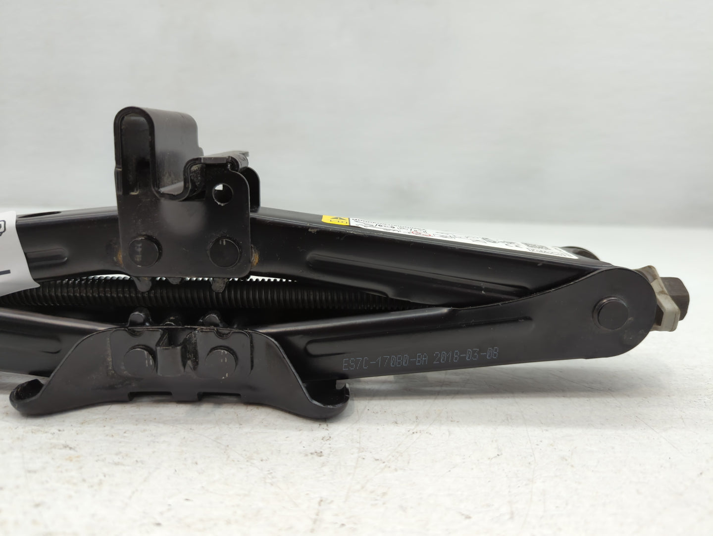 2018 Ford Fusion Spare Scissor Car Jack 735303 - Oemusedautoparts1.com