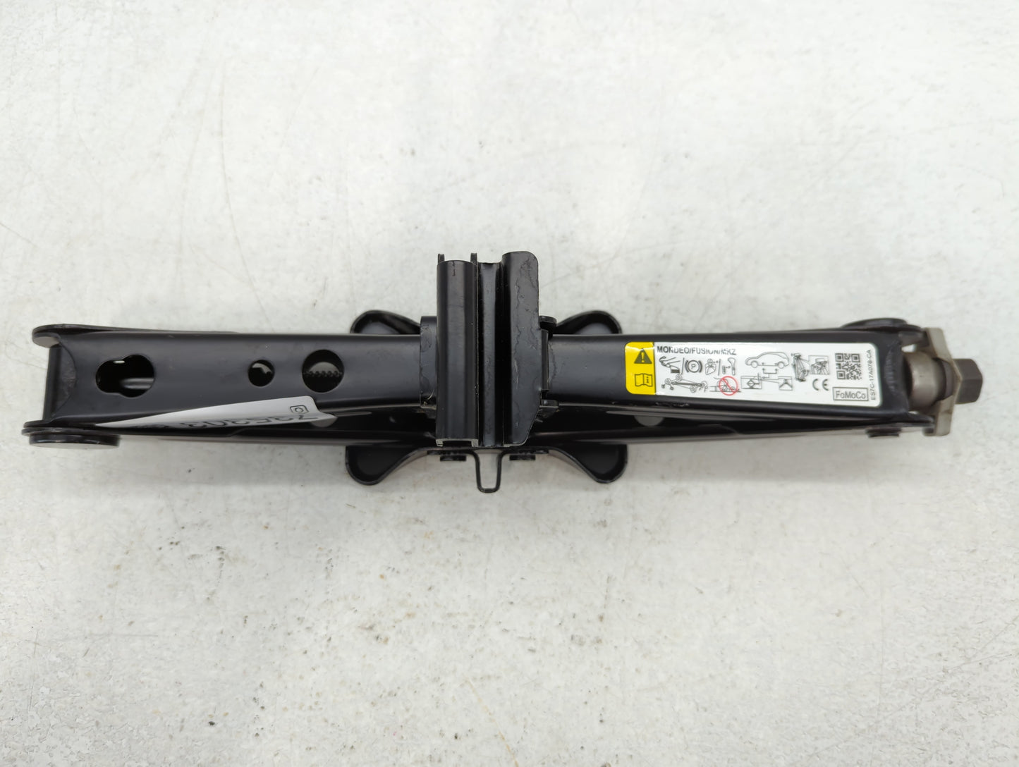 2018 Ford Fusion Spare Scissor Car Jack 735303 - Oemusedautoparts1.com