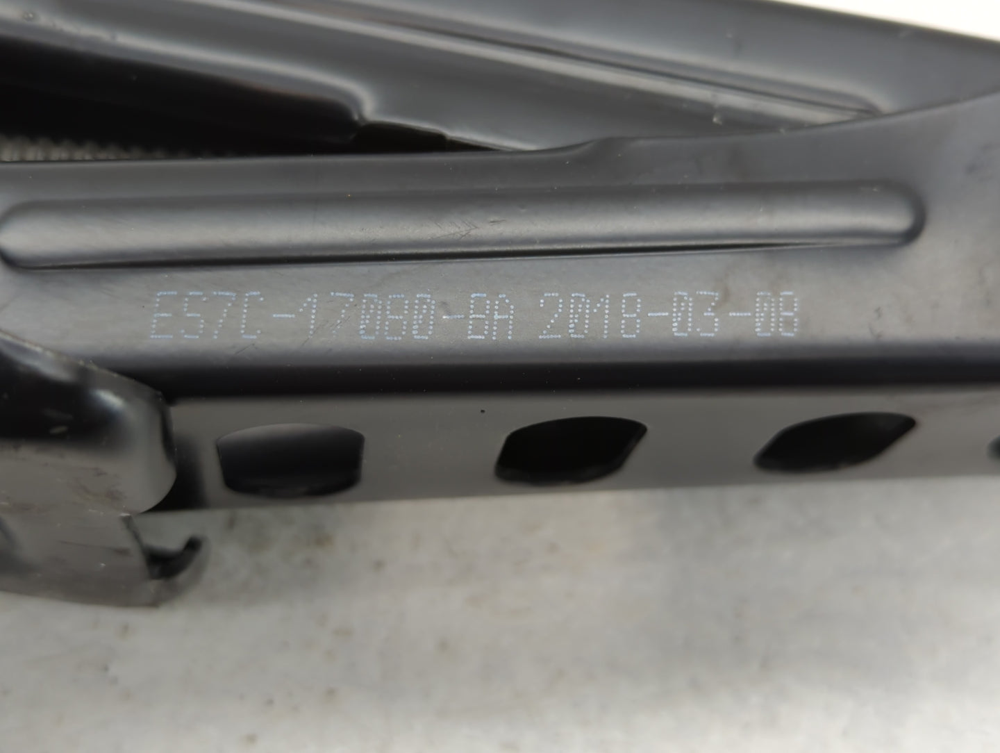 2018 Ford Fusion Spare Scissor Car Jack 735303 - Oemusedautoparts1.com