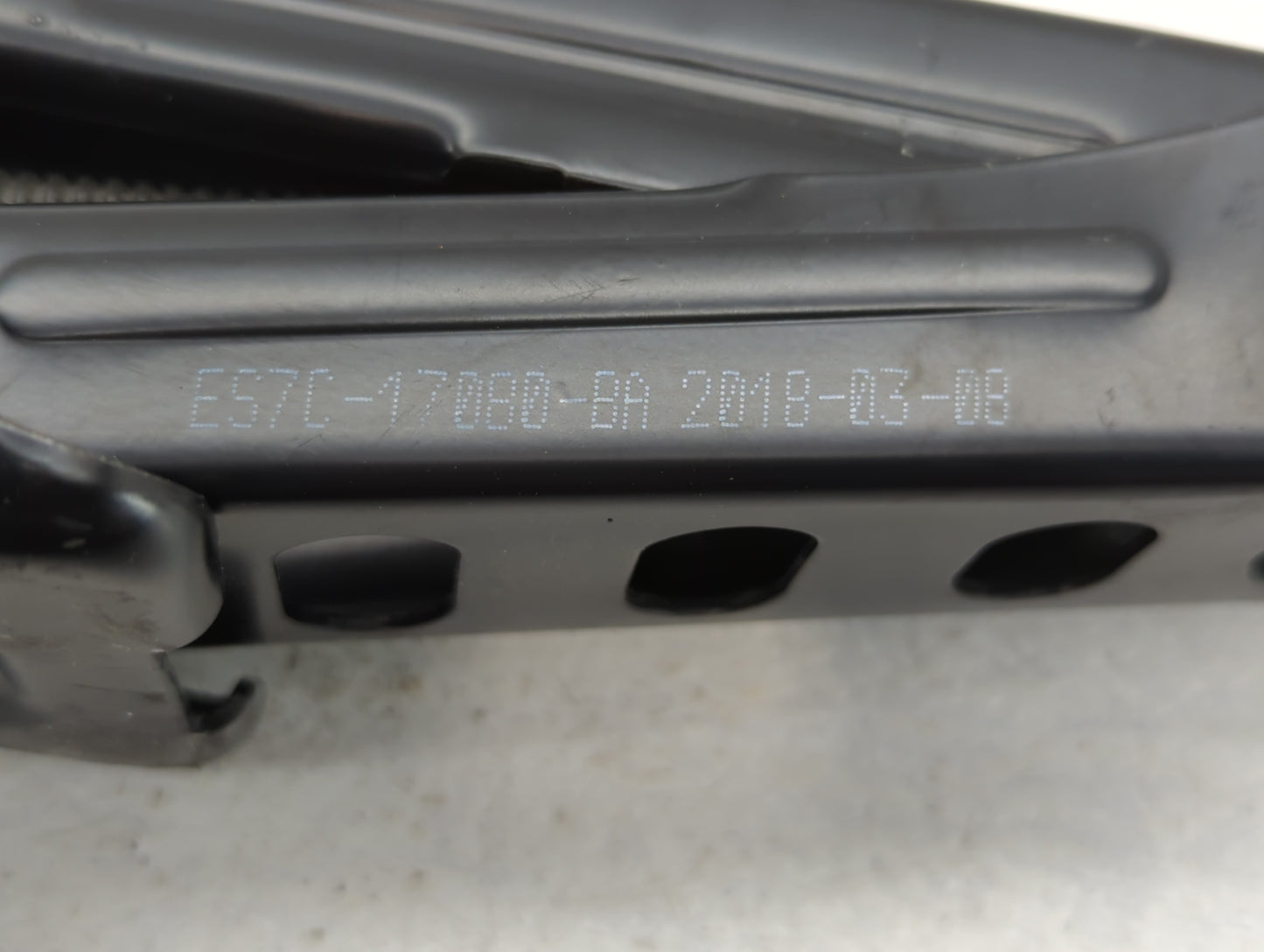 2018 Ford Fusion Spare Scissor Car Jack 735303 - Oemusedautoparts1.com