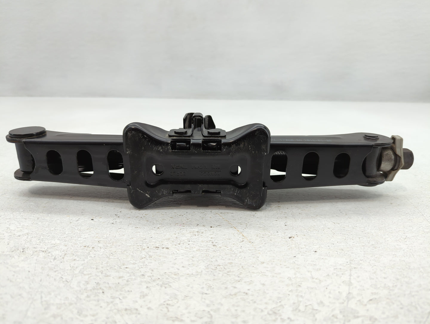 2018 Ford Fusion Spare Scissor Car Jack 735303 - Oemusedautoparts1.com