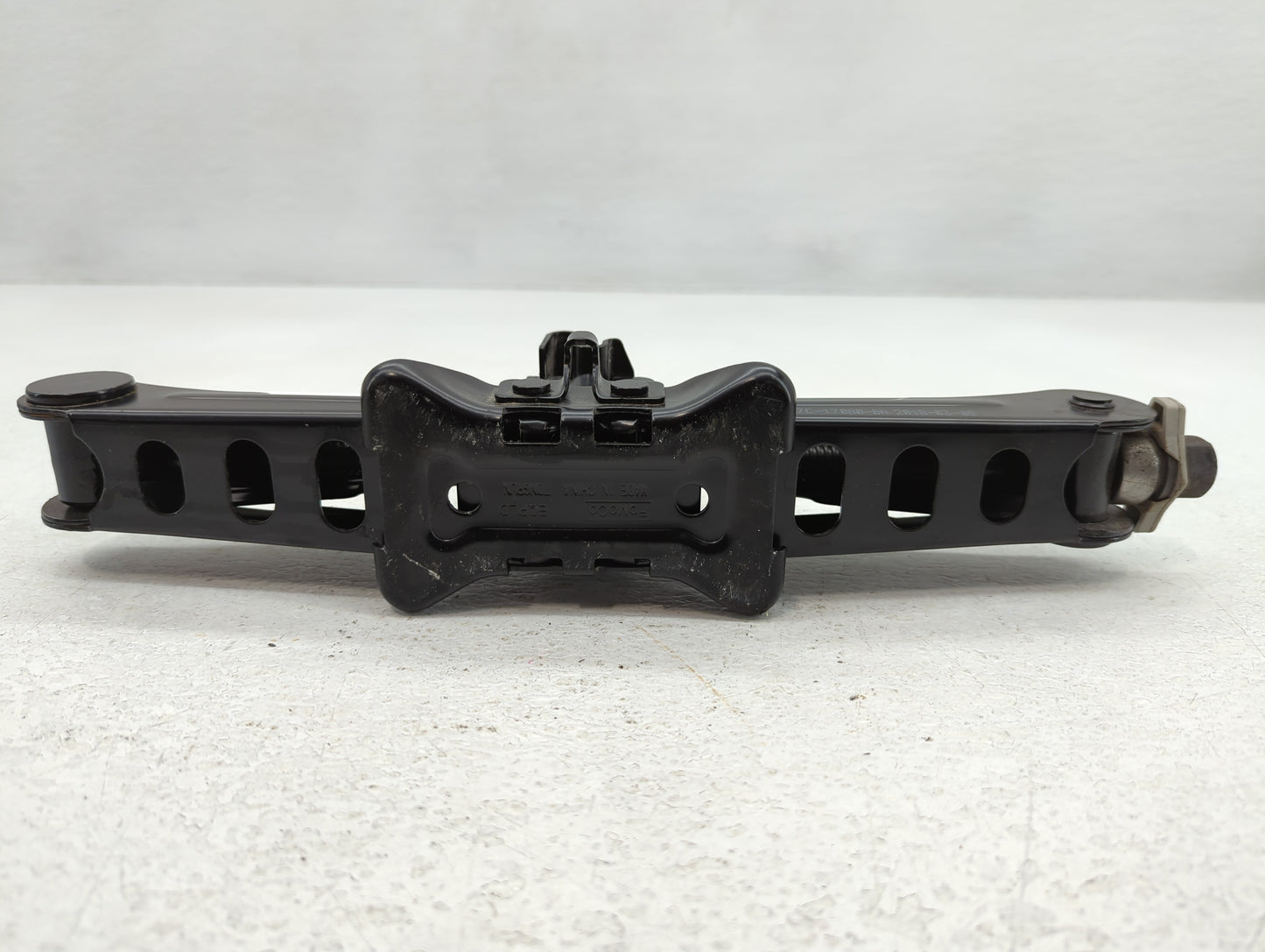 2018 Ford Fusion Spare Scissor Car Jack 735303 - Oemusedautoparts1.com