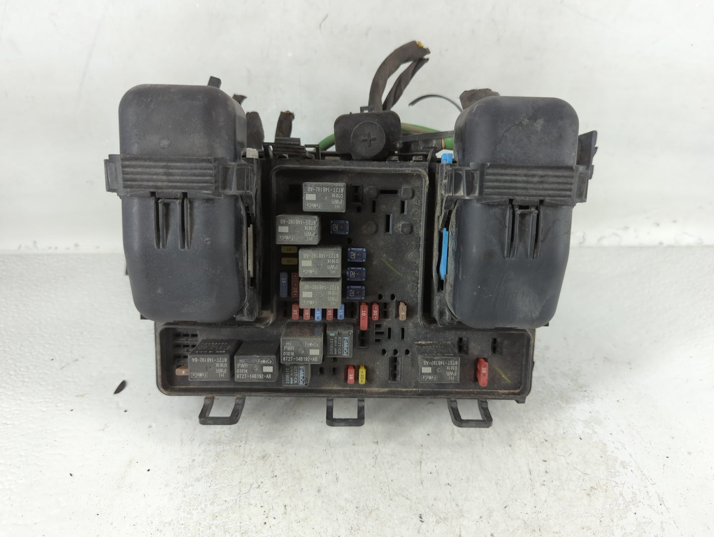 2017-2020 Ford Fusion Fusebox Fuse Box Panel Relay Module P/N:HG9T14D068AD_01 Fits Fits 2017 2018 2019 2020 OEM Used Auto Pa