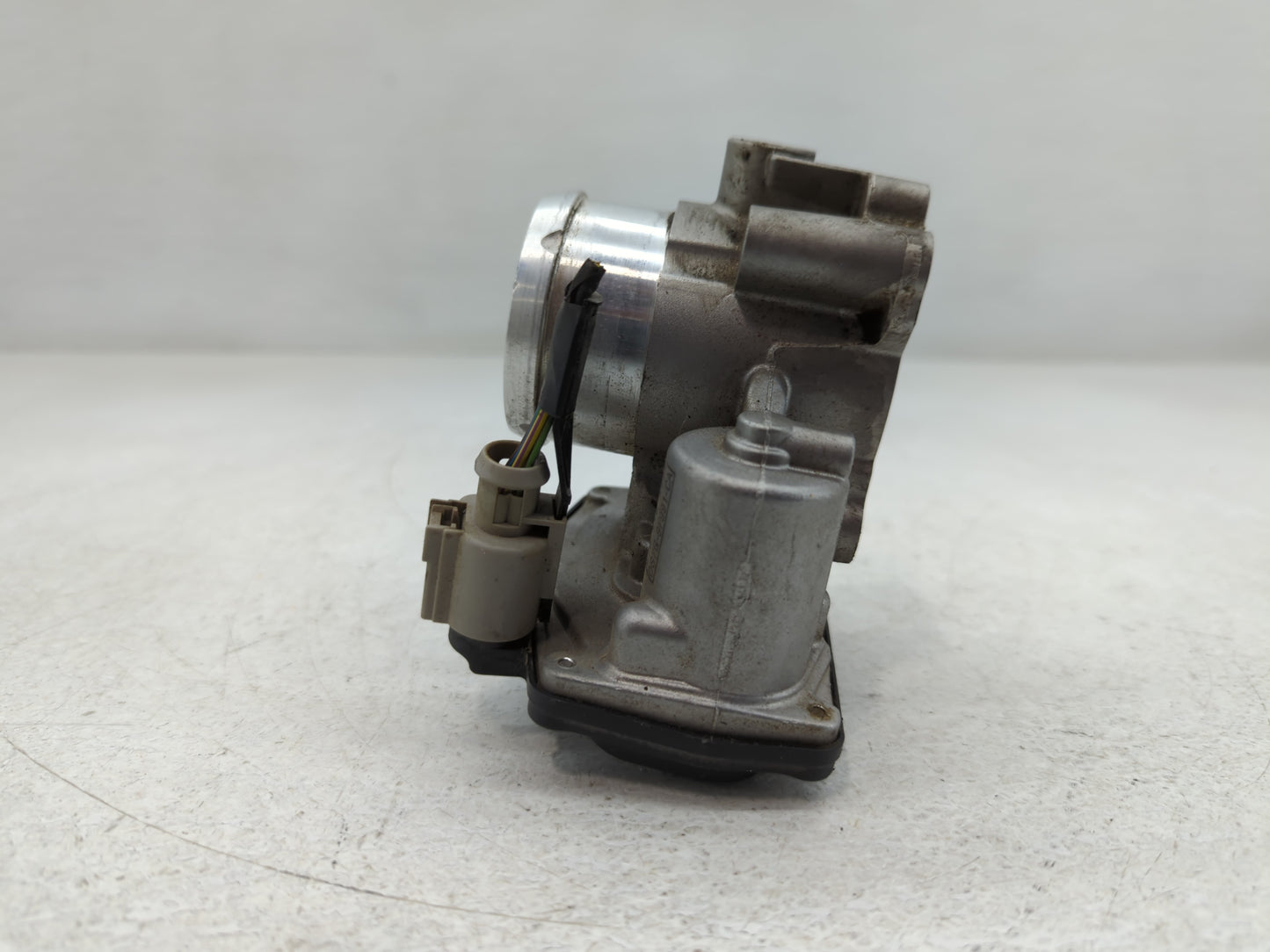 2014-2020 Ford Fusion Throttle Body P/N:DS7G-9F991-CA B18 116 4982 Fits Fits 2014 2015 2016 2017 2018 2019 2020 OEM Used Aut