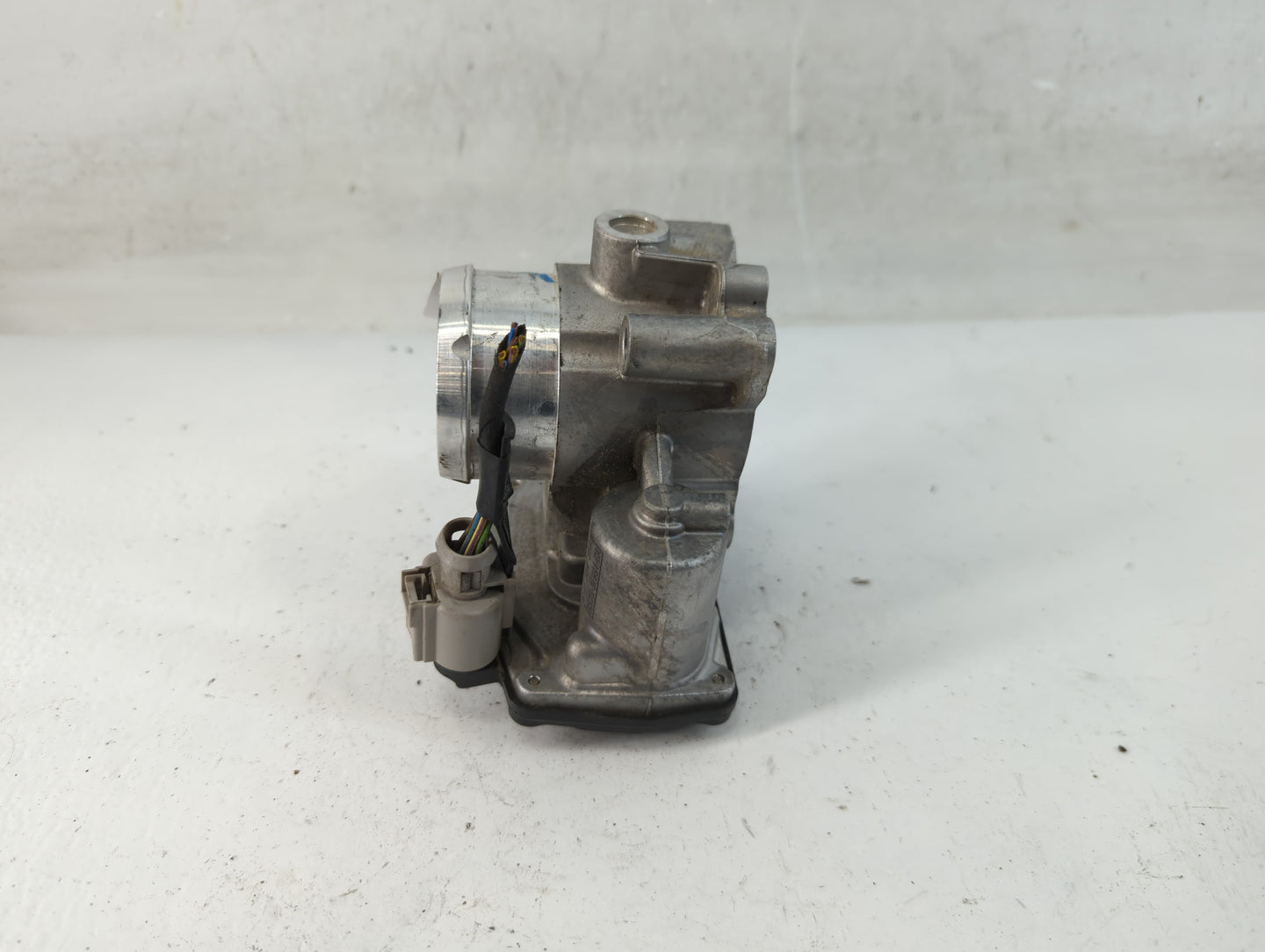 2014-2020 Ford Fusion Throttle Body P/N:B17 334 5668 DS7G-9F991-CA Fits Fits 2014 2015 2016 2017 2018 2019 2020 OEM Used Aut