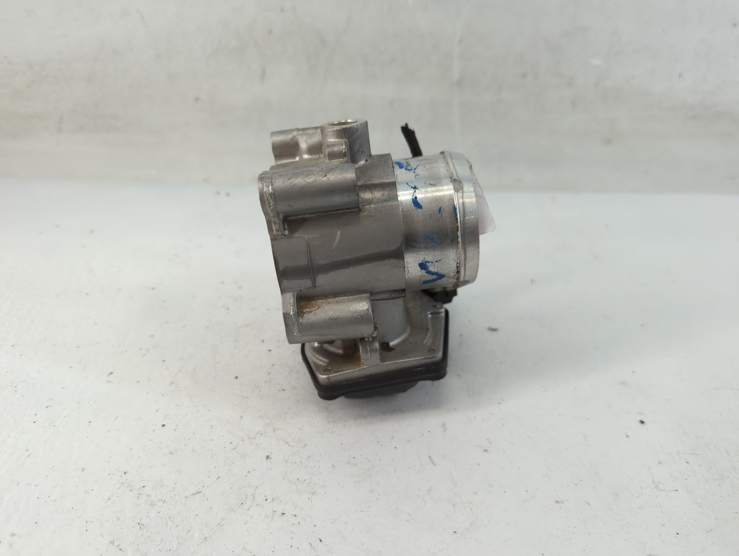 2014-2020 Ford Fusion Throttle Body P/N:B17 334 5668 DS7G-9F991-CA Fits Fits 2014 2015 2016 2017 2018 2019 2020 OEM Used Aut