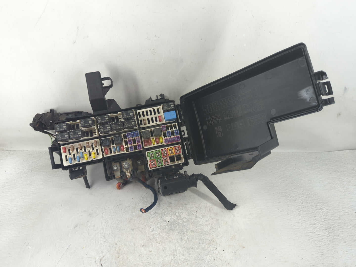 2018-2019 Ford Mustang Fusebox Fuse Box Panel Relay Module Fits Fits 2018 2019 OEM Used Auto Parts - Oemusedautoparts1.com