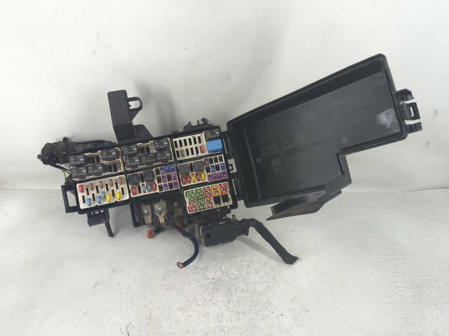 2018-2019 Ford Mustang Fusebox Fuse Box Panel Relay Module Fits Fits 2018 2019 OEM Used Auto Parts - Oemusedautoparts1.com