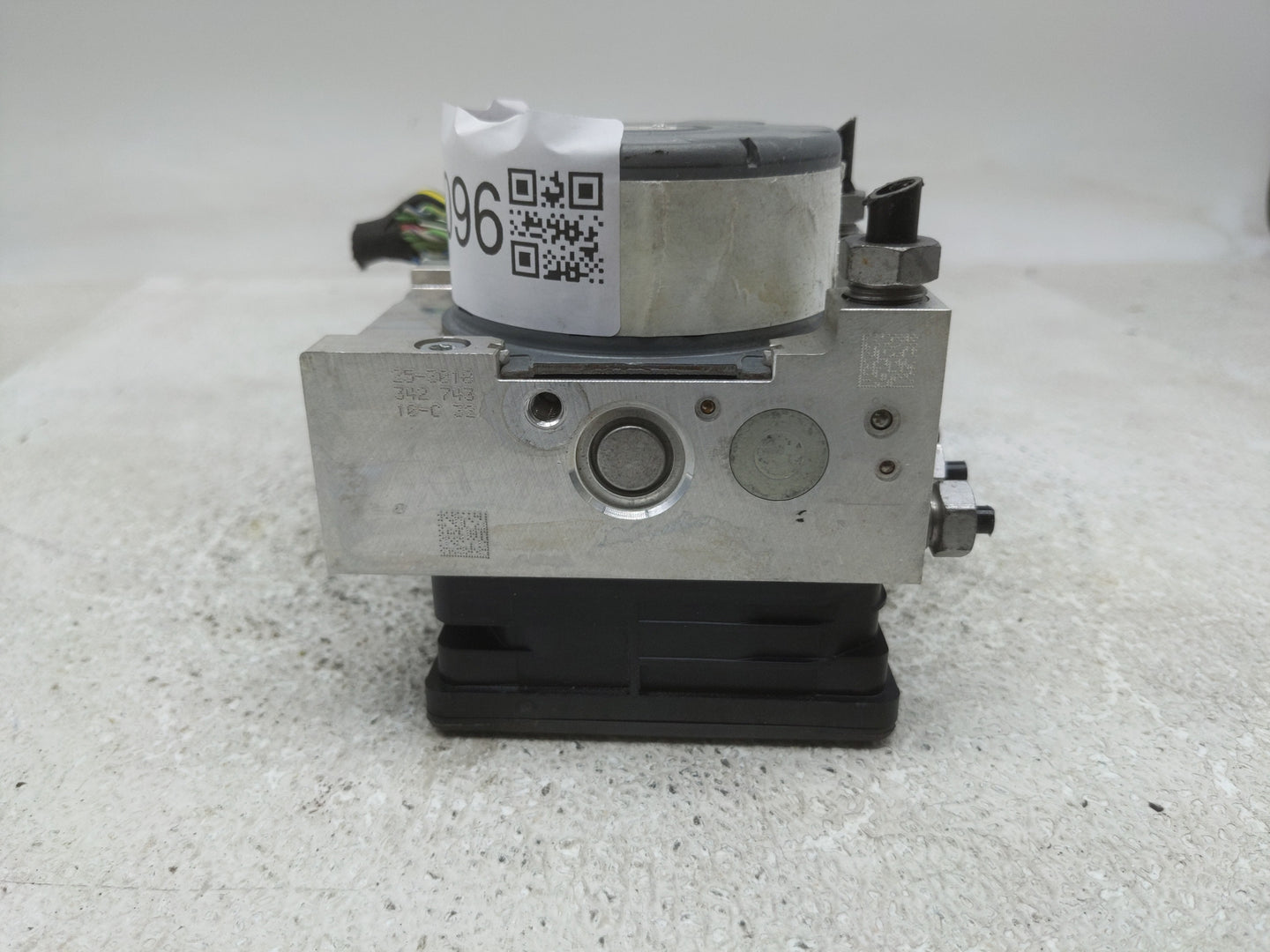 2018 Ford Mustang ABS Pump Control Module Replacement P/N:JR3C-2B373-AB Fits OEM Used Auto Parts - Oemusedautoparts1.com