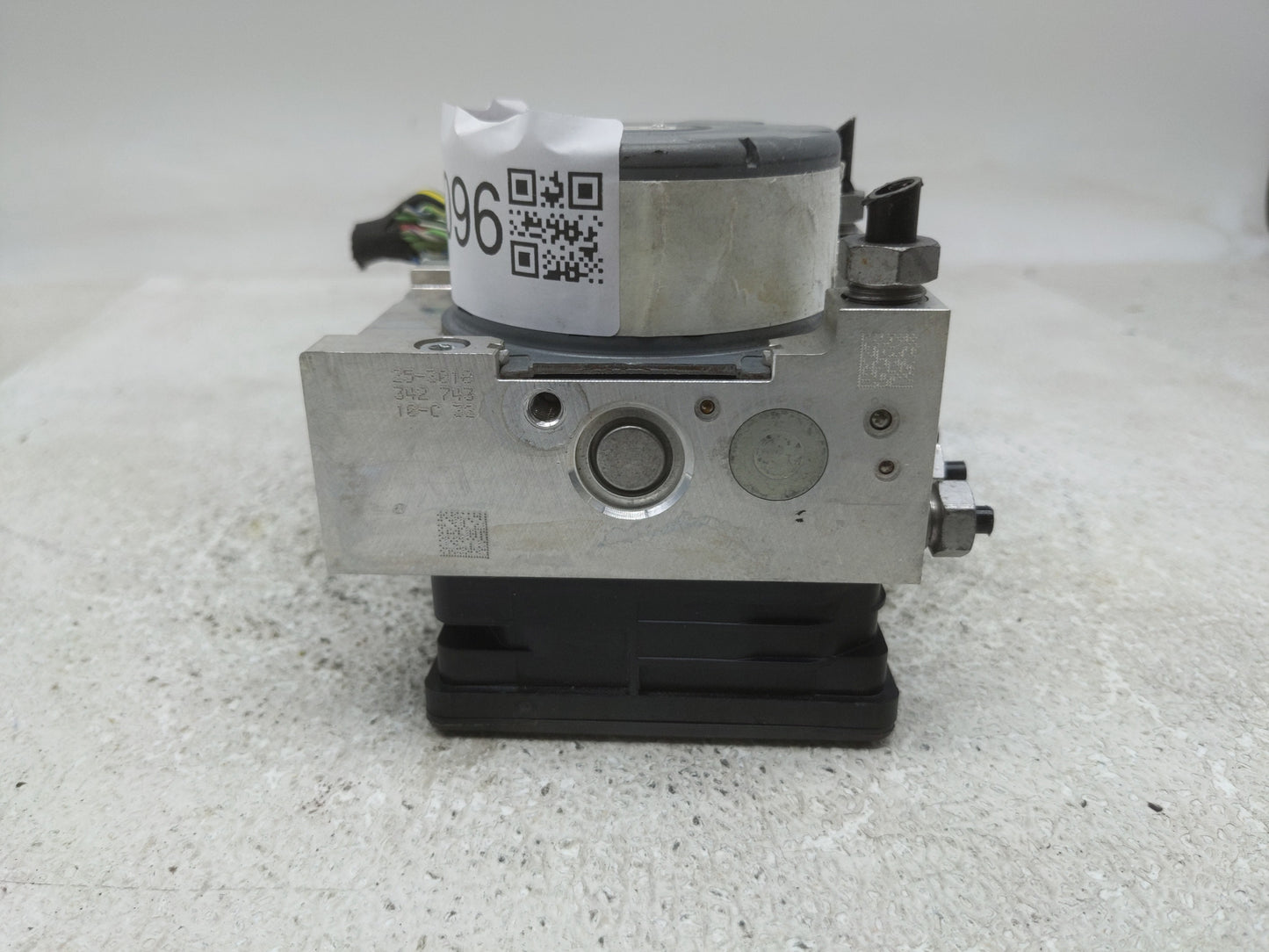 2018 Ford Mustang ABS Pump Control Module Replacement P/N:JR3C-2B373-AB Fits OEM Used Auto Parts - Oemusedautoparts1.com