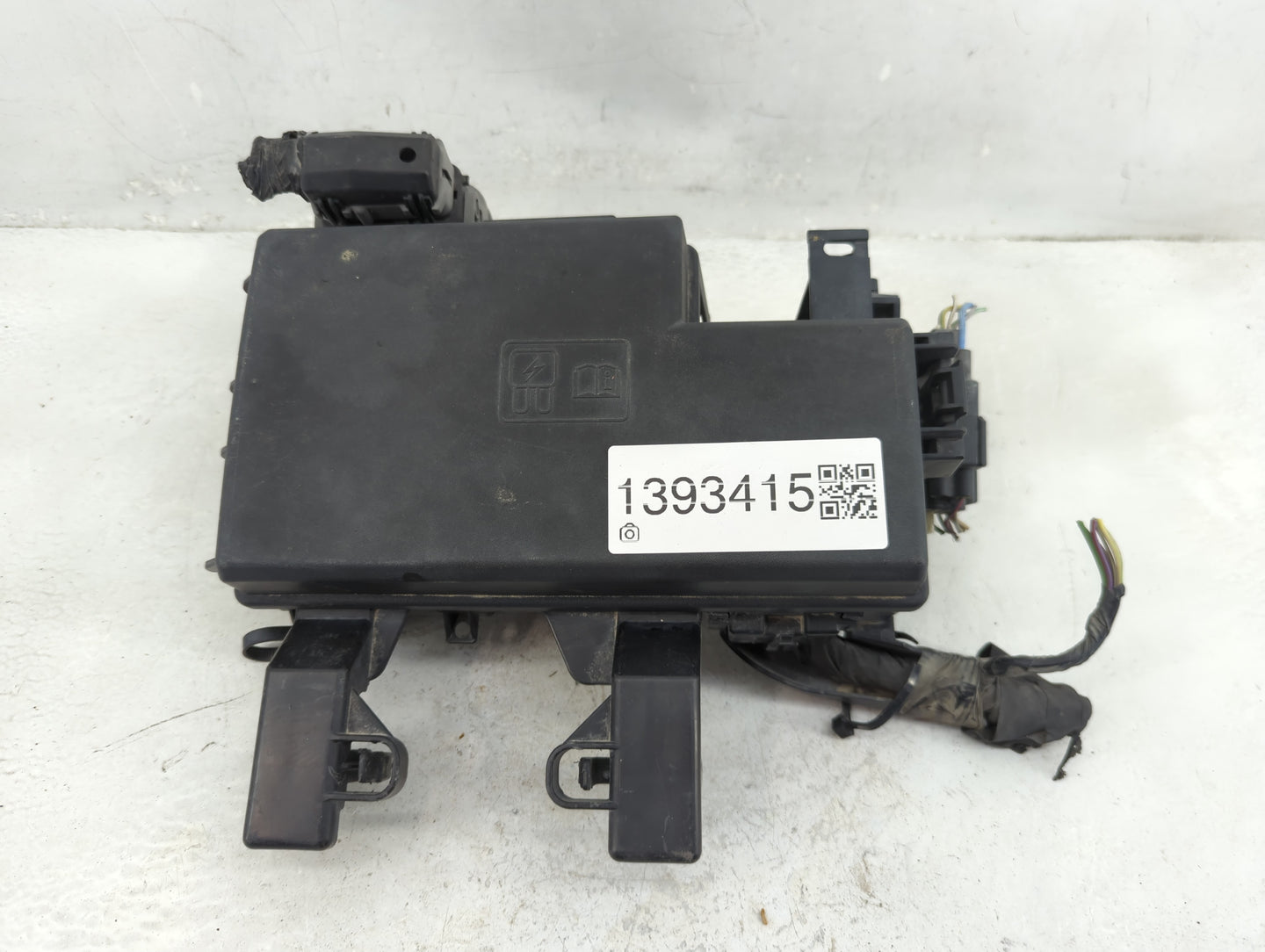 2018-2019 Ford Mustang Fusebox Fuse Box Panel Relay Module Fits Fits 2018 2019 OEM Used Auto Parts - Oemusedautoparts1.com