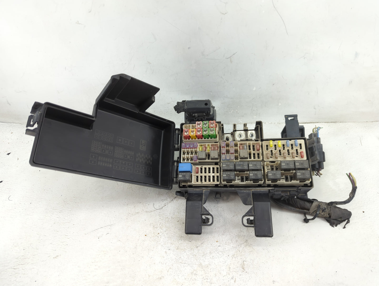2018-2019 Ford Mustang Fusebox Fuse Box Panel Relay Module Fits Fits 2018 2019 OEM Used Auto Parts - Oemusedautoparts1.com