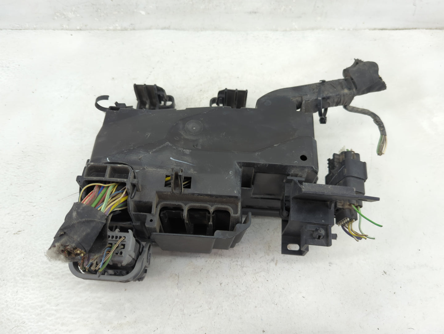 2018-2019 Ford Mustang Fusebox Fuse Box Panel Relay Module Fits Fits 2018 2019 OEM Used Auto Parts - Oemusedautoparts1.com