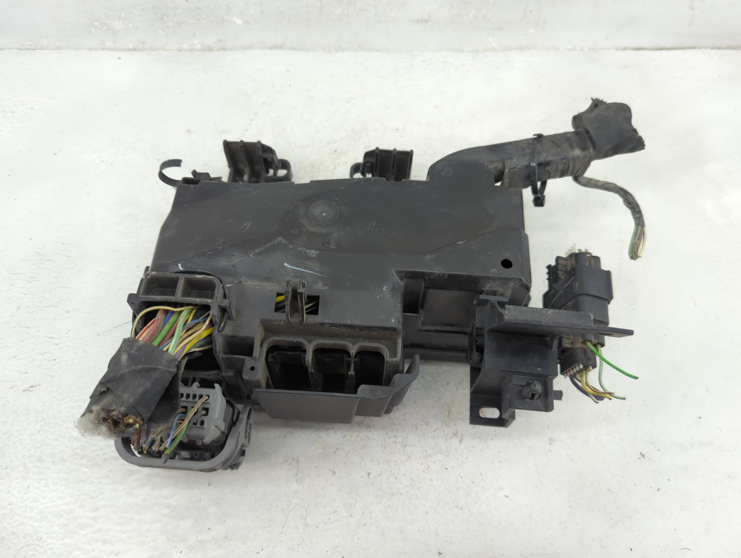 2018-2019 Ford Mustang Fusebox Fuse Box Panel Relay Module Fits Fits 2018 2019 OEM Used Auto Parts - Oemusedautoparts1.com