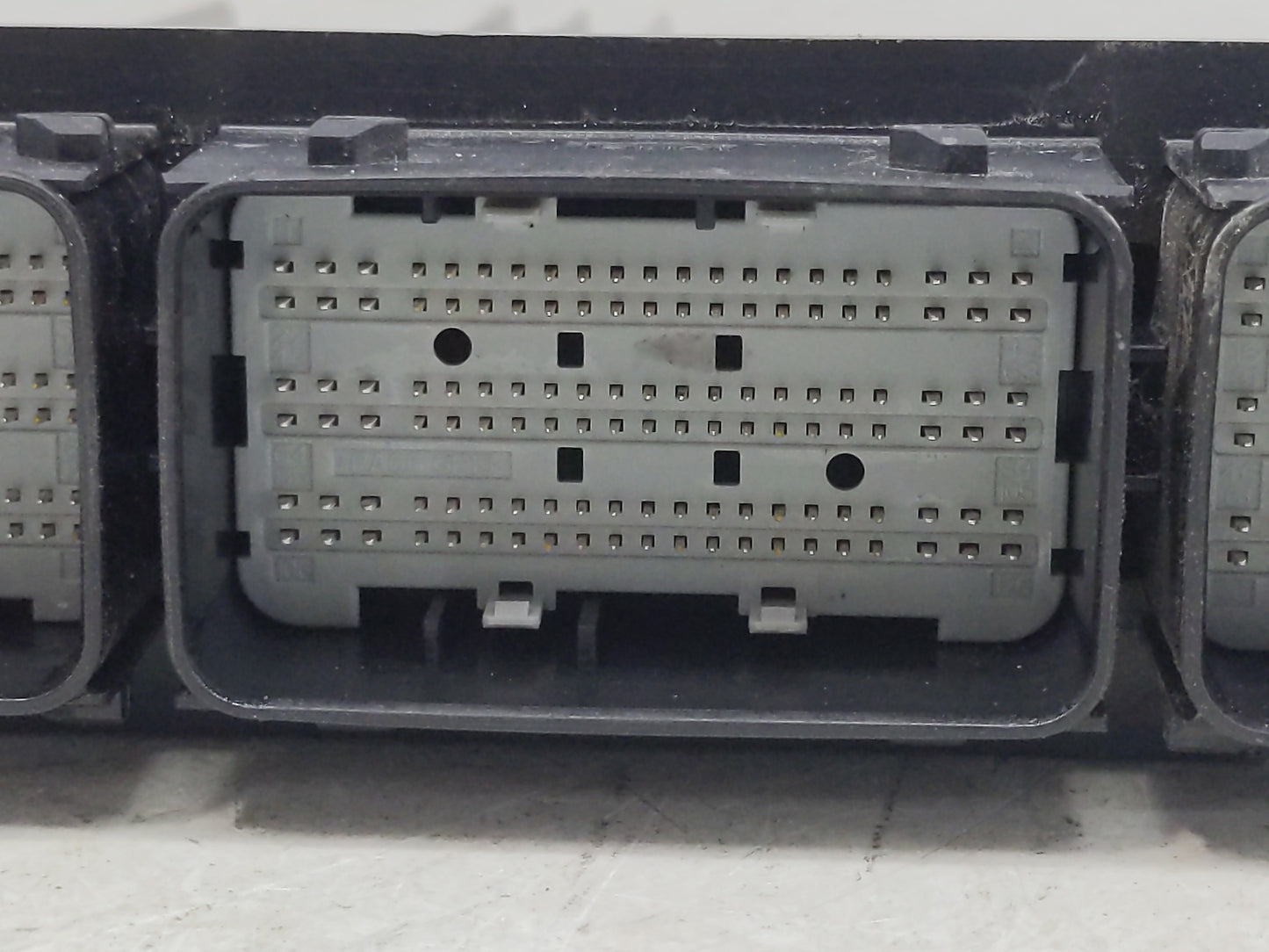 2018-2022 Ford Mustang PCM Engine Control Computer ECU ECM PCU OEM P/N:JR3A-12A650-ABA 0 261 S19 330 Fits OEM Used Auto Part