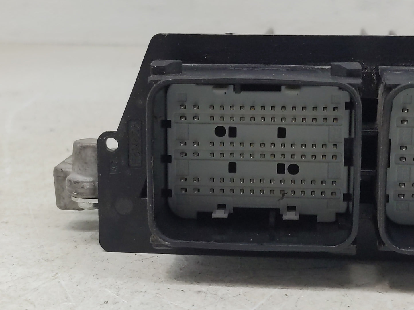 2018-2022 Ford Mustang PCM Engine Control Computer ECU ECM PCU OEM P/N:JR3A-12A650-ABA 0 261 S19 330 Fits OEM Used Auto Part