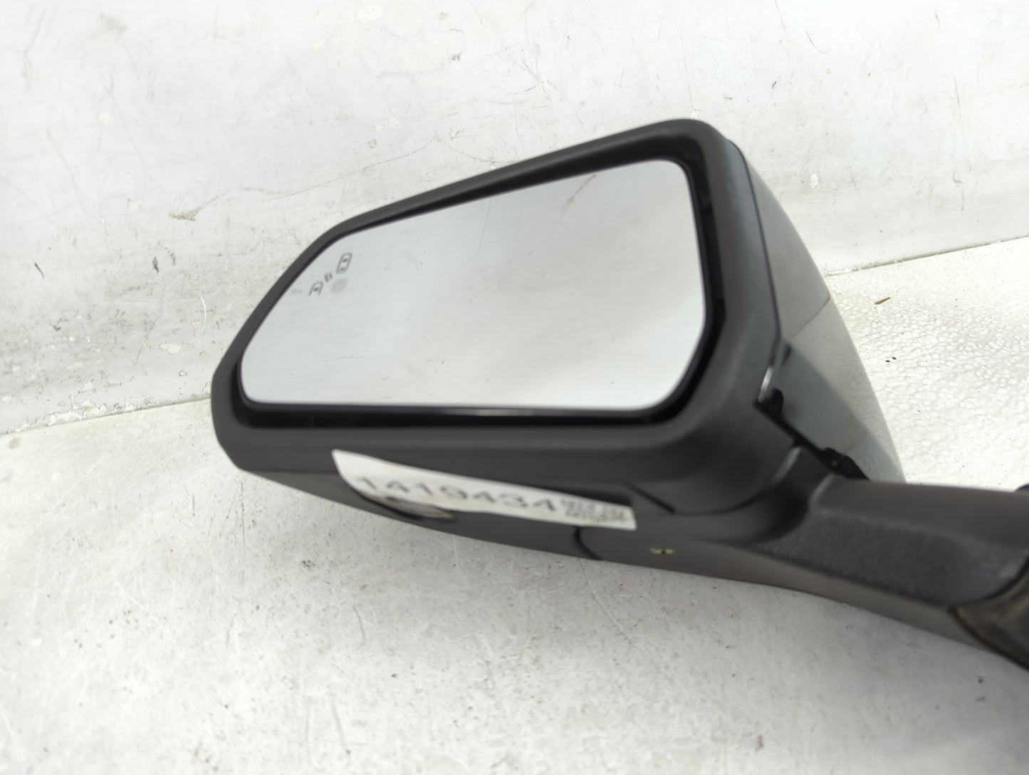 2015-2020 Ford Mustang Driver Side View Mirror - Left Door Mirror OEM Used - Oemusedautoparts1.com