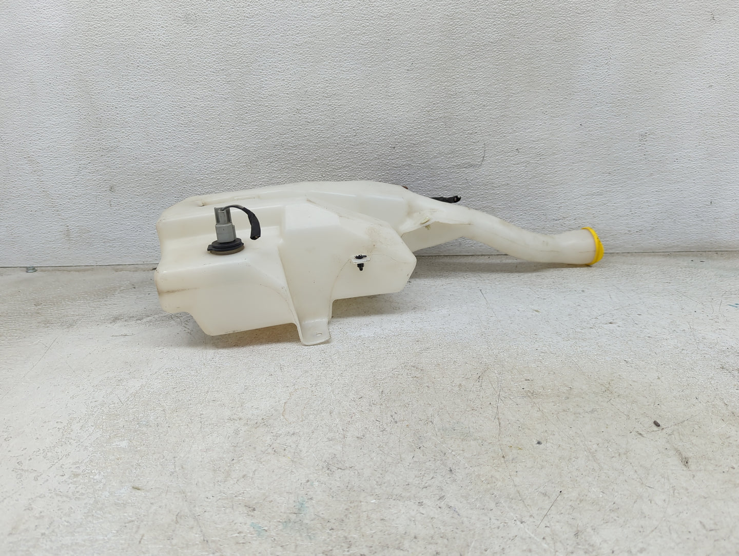 2018-2020 Ford Mustang Windshield Washer Fluid Reservoir Bottle Oem 1474042 - Oemusedautoparts1.com