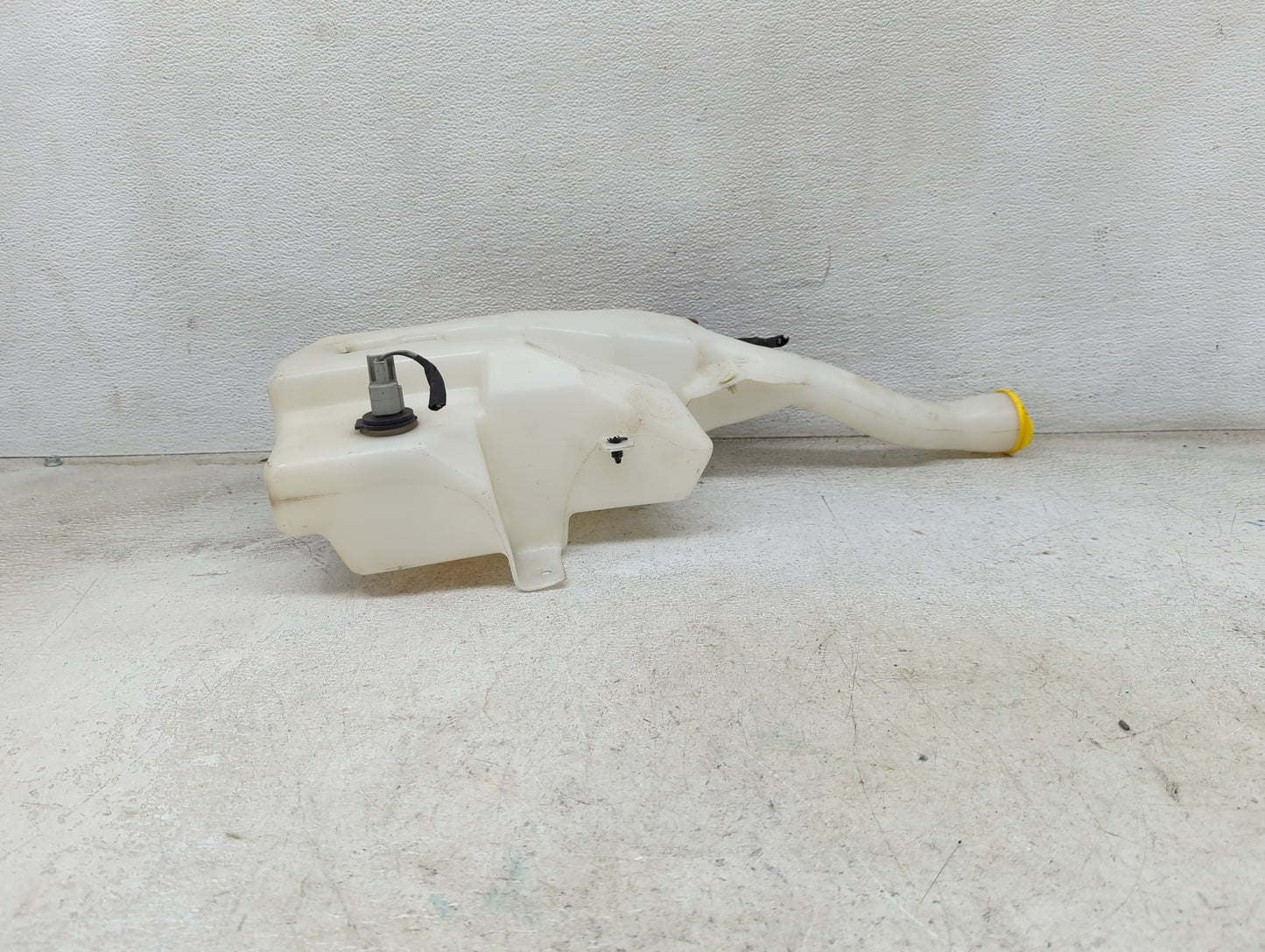 2018-2020 Ford Mustang Windshield Washer Fluid Reservoir Bottle Oem 1474042 - Oemusedautoparts1.com