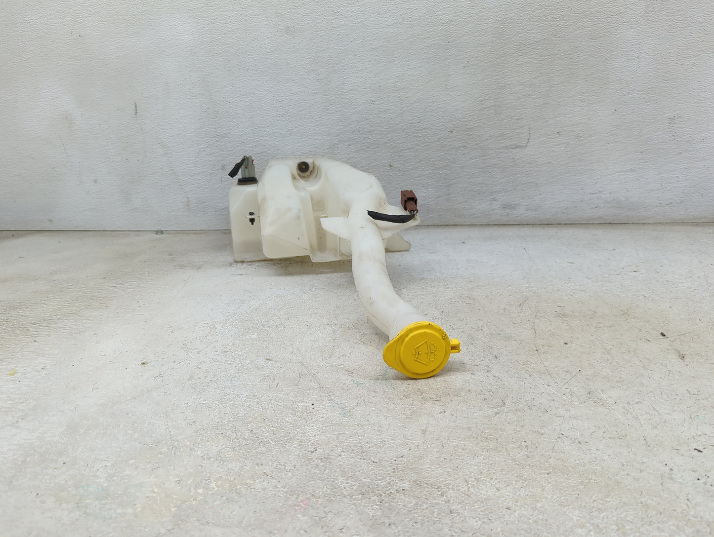 2018-2020 Ford Mustang Windshield Washer Fluid Reservoir Bottle Oem 1474042 - Oemusedautoparts1.com