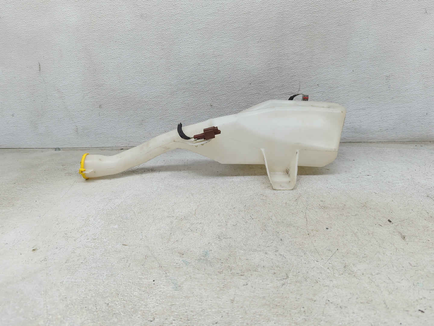 2018-2020 Ford Mustang Windshield Washer Fluid Reservoir Bottle Oem 1474042 - Oemusedautoparts1.com