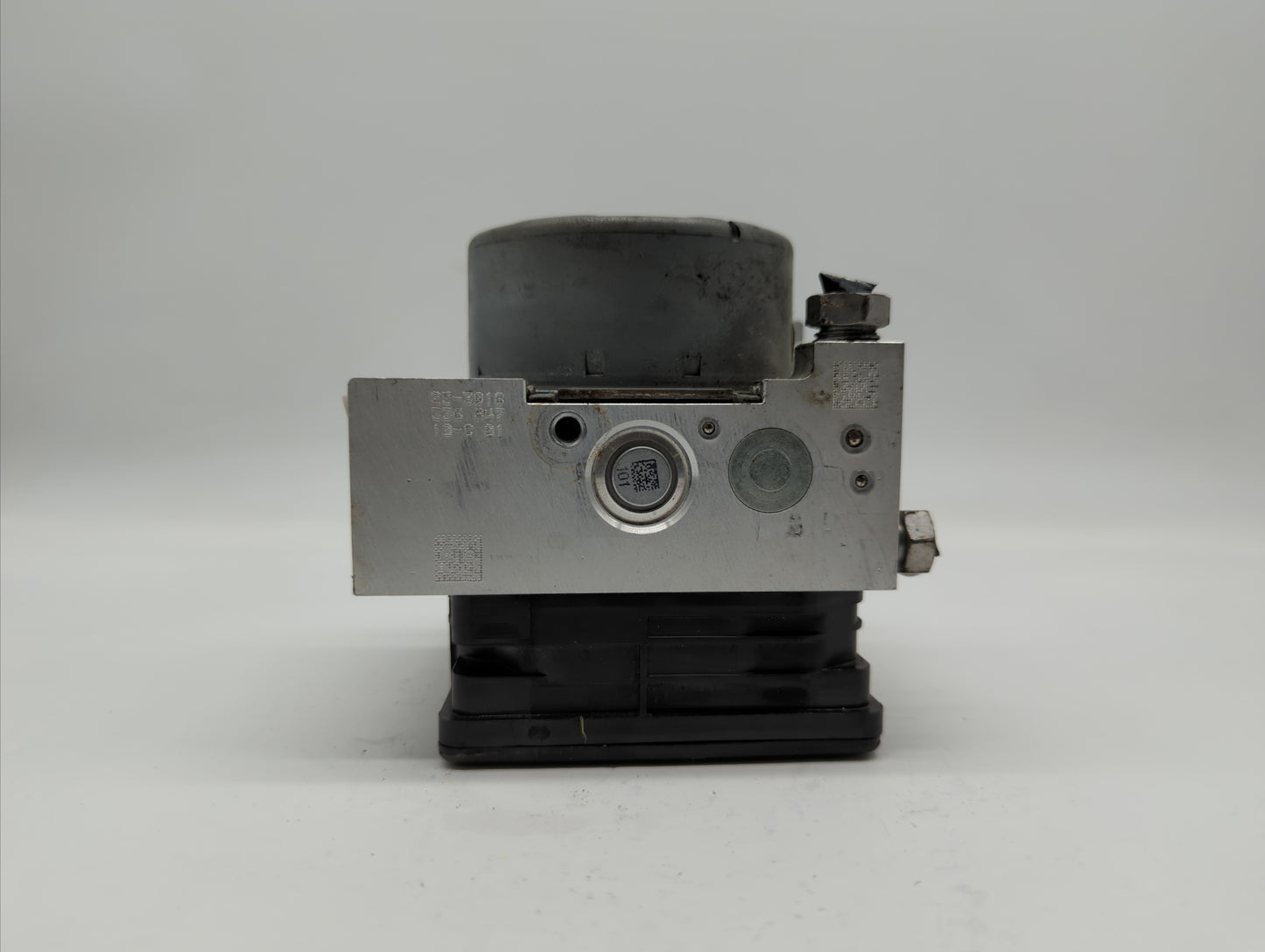 2018 Ford Mustang ABS Pump Control Module Replacement P/N:JR3C-2B373-AB Fits OEM Used Auto Parts - Oemusedautoparts1.com