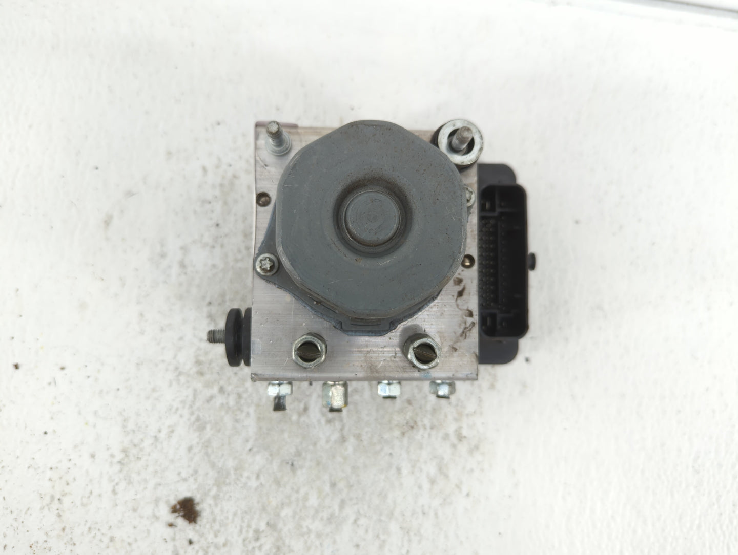 2018 Ford Mustang ABS Pump Control Module Replacement P/N:JR3C-2B373-AB Fits OEM Used Auto Parts - Oemusedautoparts1.com
