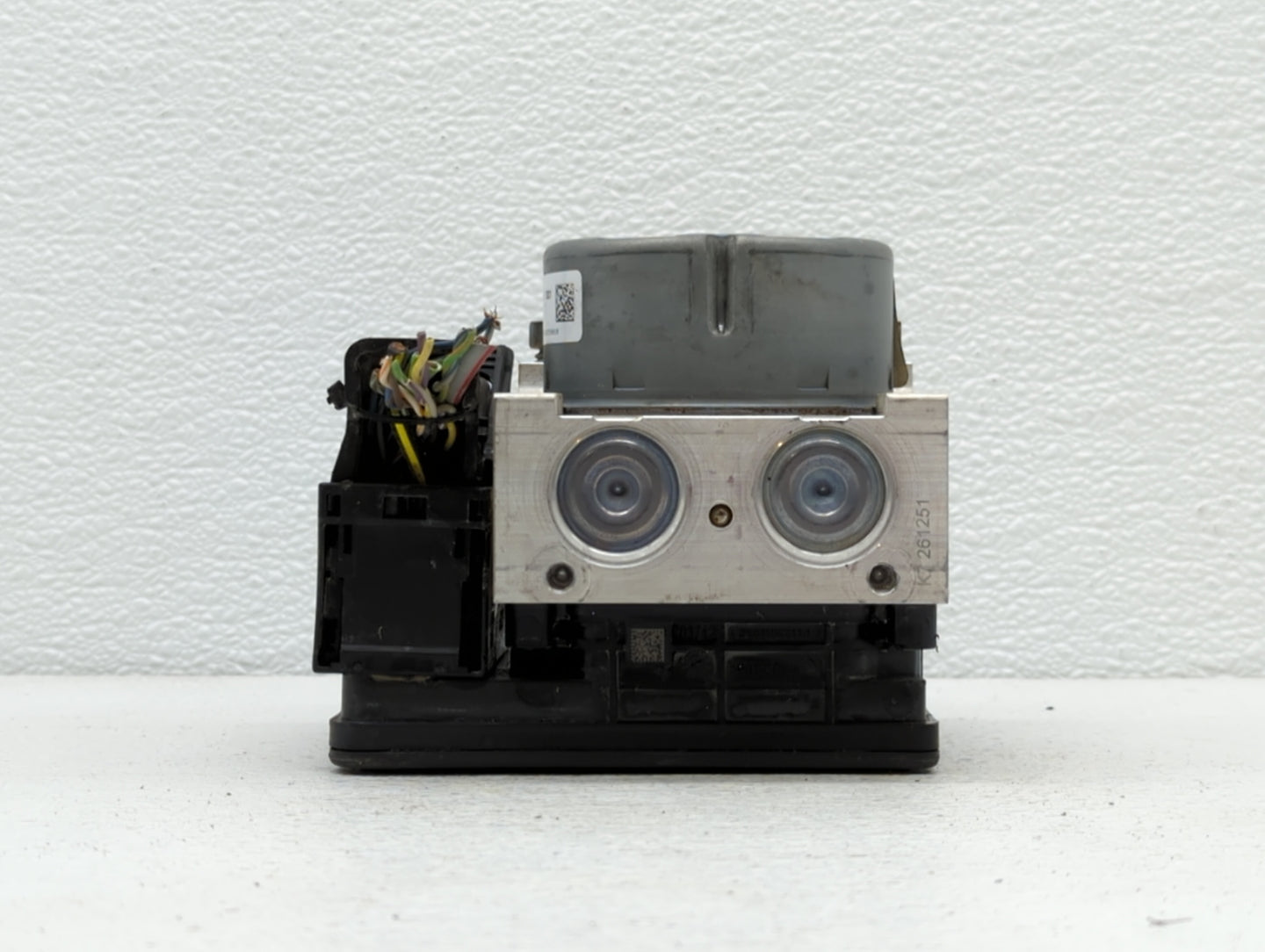 2018 Ford Mustang ABS Pump Control Module Replacement P/N:JR3C-2B373-AB Fits OEM Used Auto Parts - Oemusedautoparts1.com