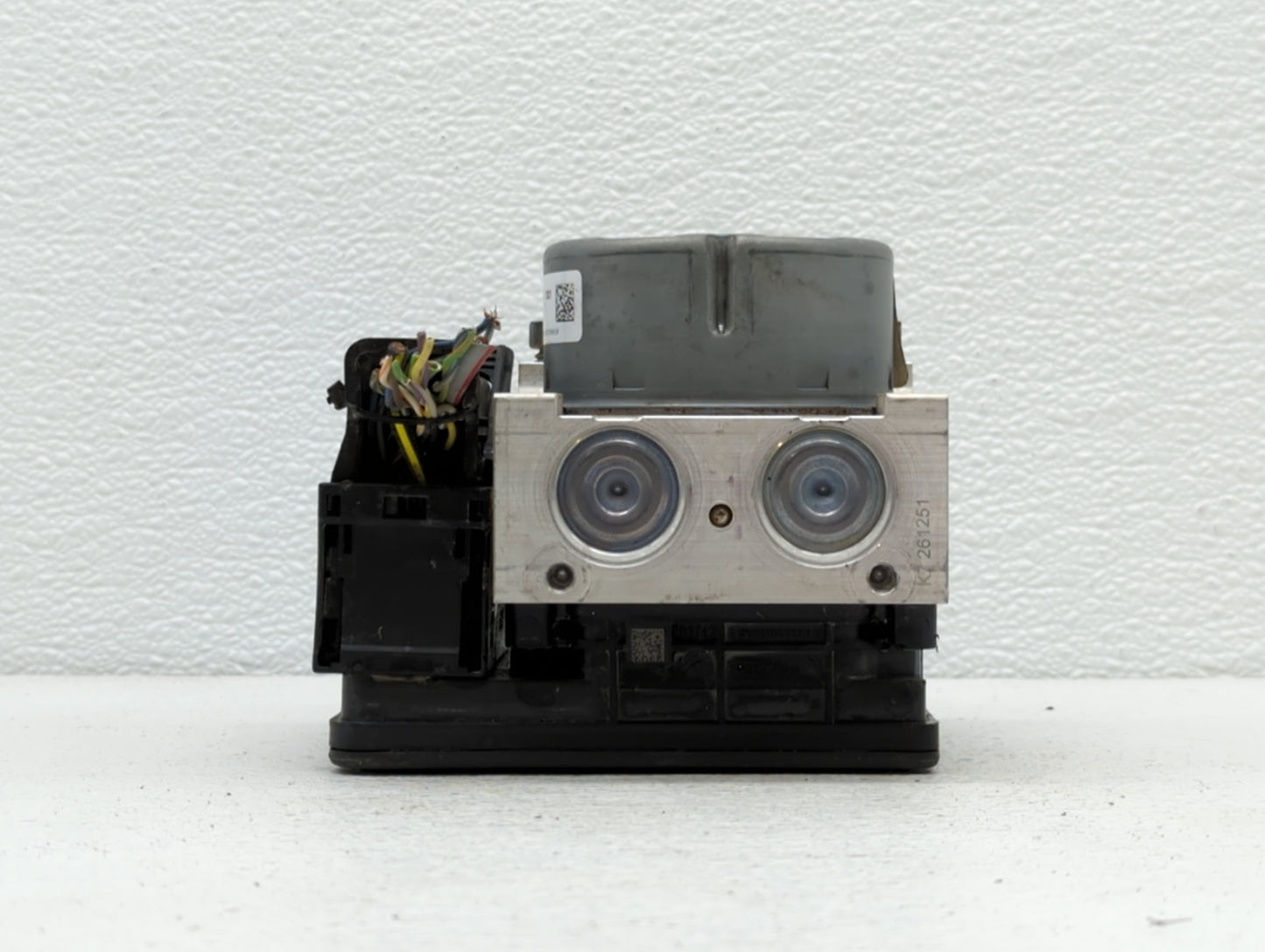 2018 Ford Mustang ABS Pump Control Module Replacement P/N:JR3C-2B373-AB Fits OEM Used Auto Parts - Oemusedautoparts1.com