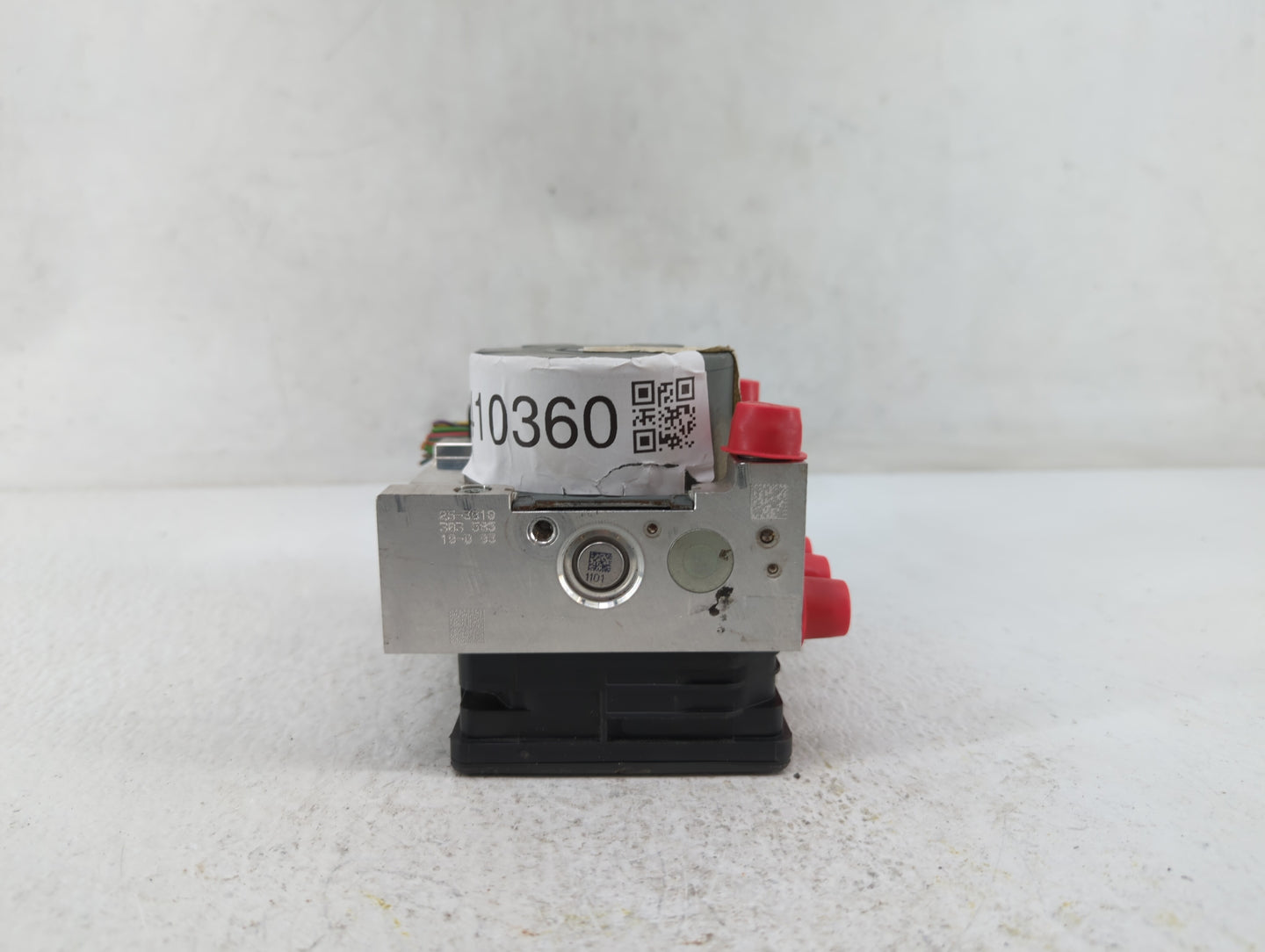 2018 Ford Mustang ABS Pump Control Module Replacement P/N:JR3C-2B373-AB Fits OEM Used Auto Parts - Oemusedautoparts1.com