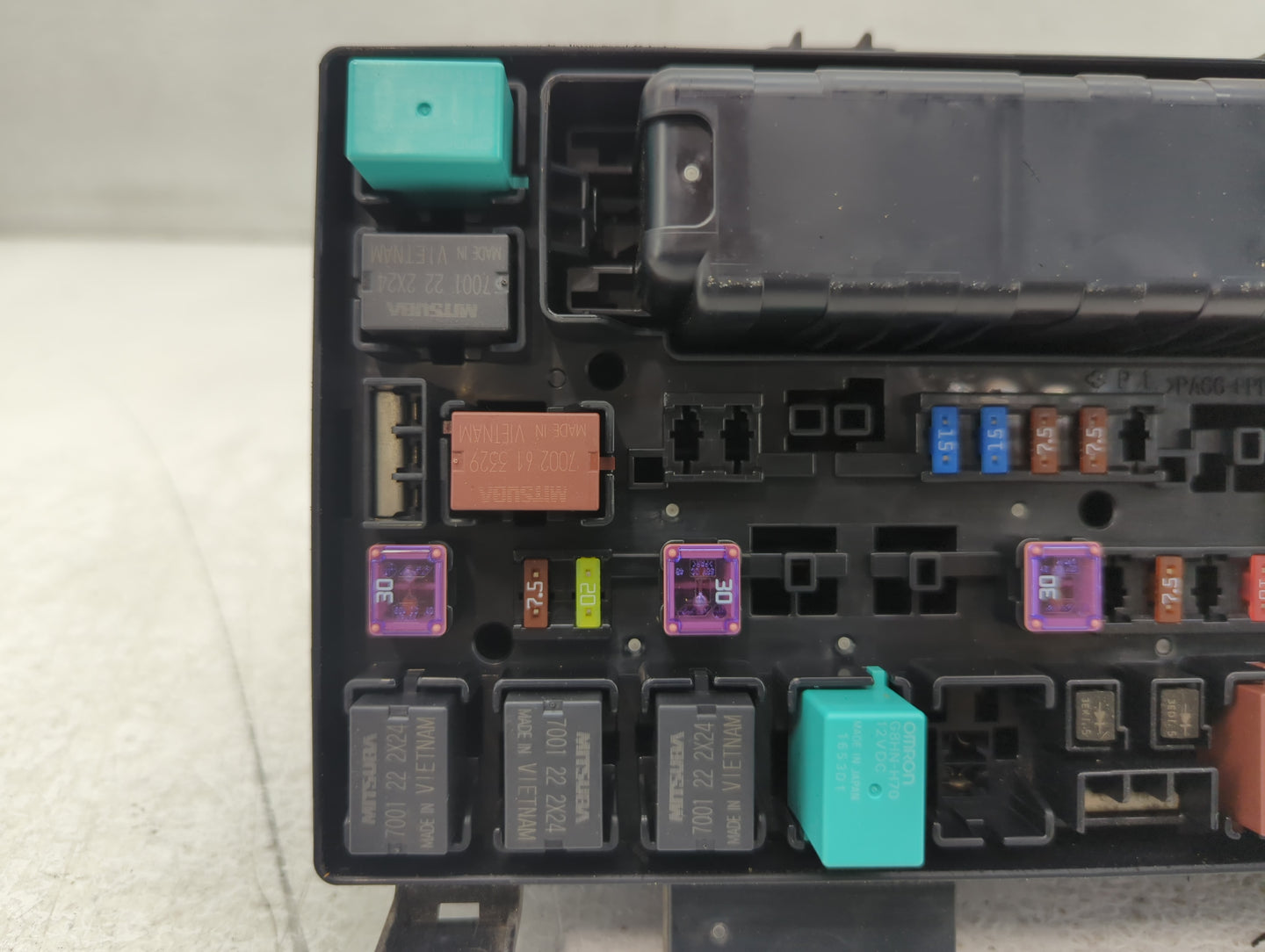 2018-2019 Ford Mustang Fusebox Fuse Box Panel Relay Module P/N:TZ5-A020 Z0 Fits Fits 2018 2019 OEM Used Auto Parts - Oemused