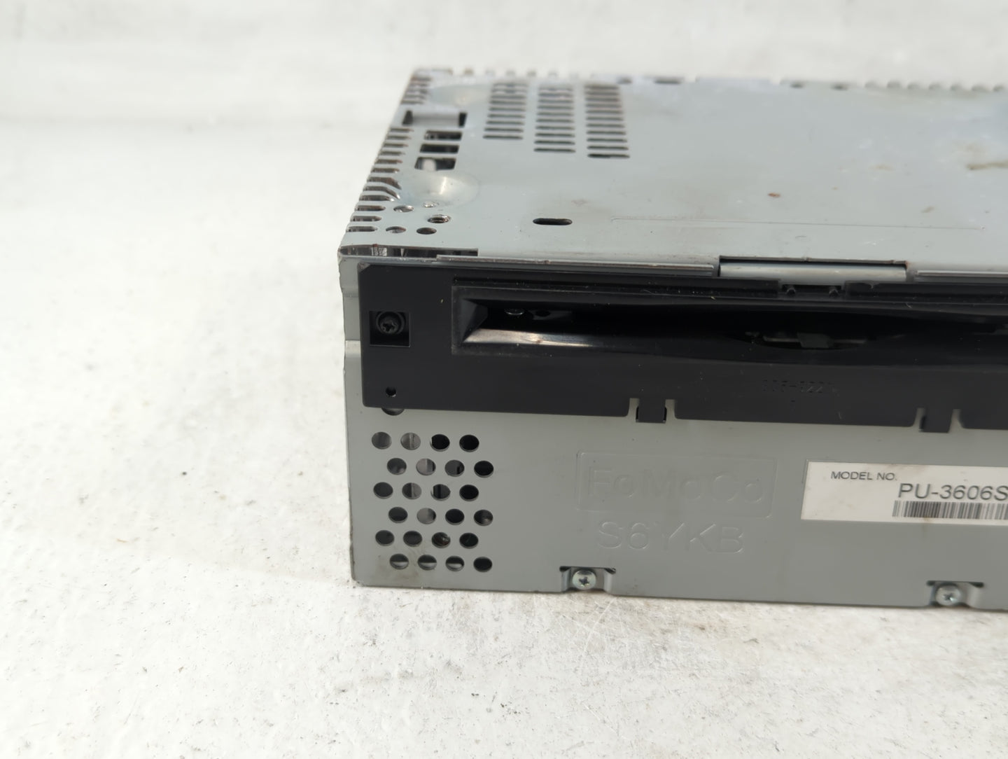 2017-2018 Ford Mustang Radio AM FM Cd Player Receiver Replacement P/N:JR3T-19C107-AA Fits Fits 2017 2018 OEM Used Auto Parts