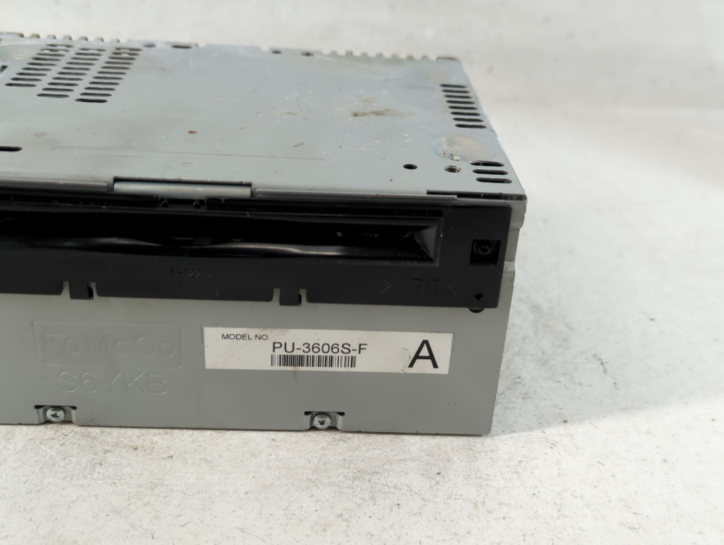 2017-2018 Ford Mustang Radio AM FM Cd Player Receiver Replacement P/N:JR3T-19C107-AA Fits Fits 2017 2018 OEM Used Auto Parts