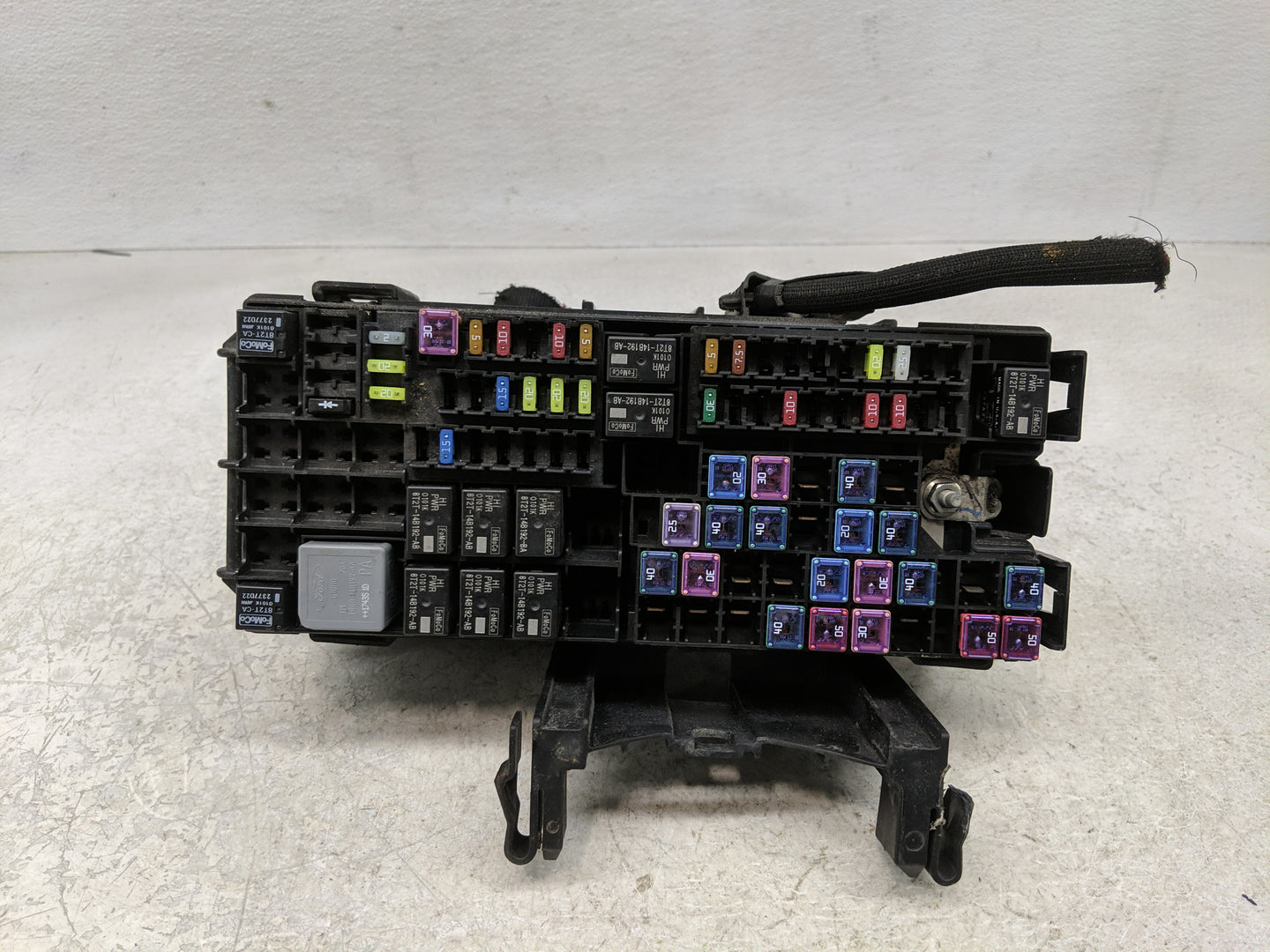 2017-2019 Ford Taurus Fusebox Fuse Box Panel Relay Module P/N:DG1T-14A003-BA Fits Fits 2017 2018 2019 OEM Used Auto Parts - 