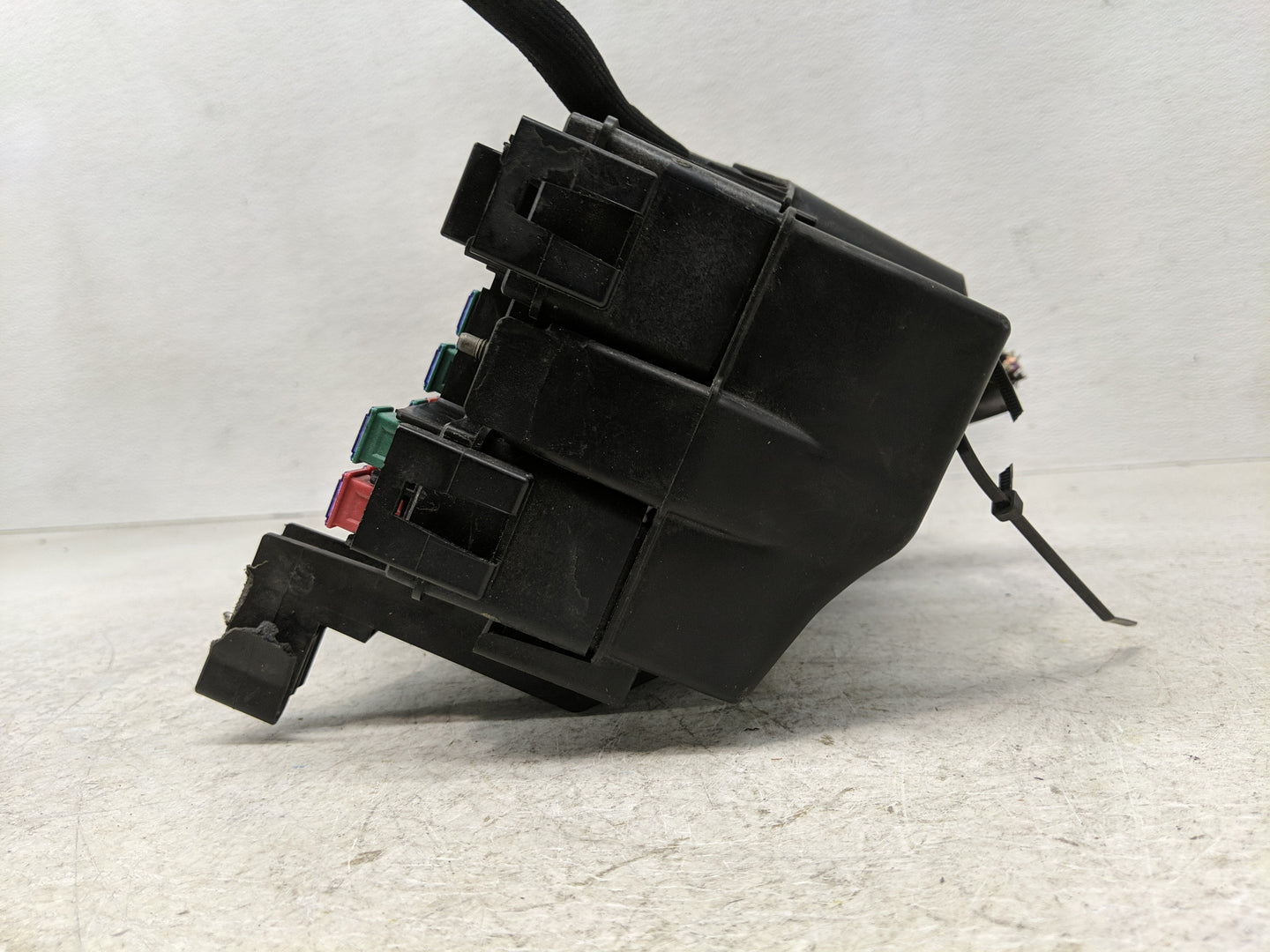 2017-2019 Ford Taurus Fusebox Fuse Box Panel Relay Module P/N:DG1T-14A003-BA Fits Fits 2017 2018 2019 OEM Used Auto Parts - 