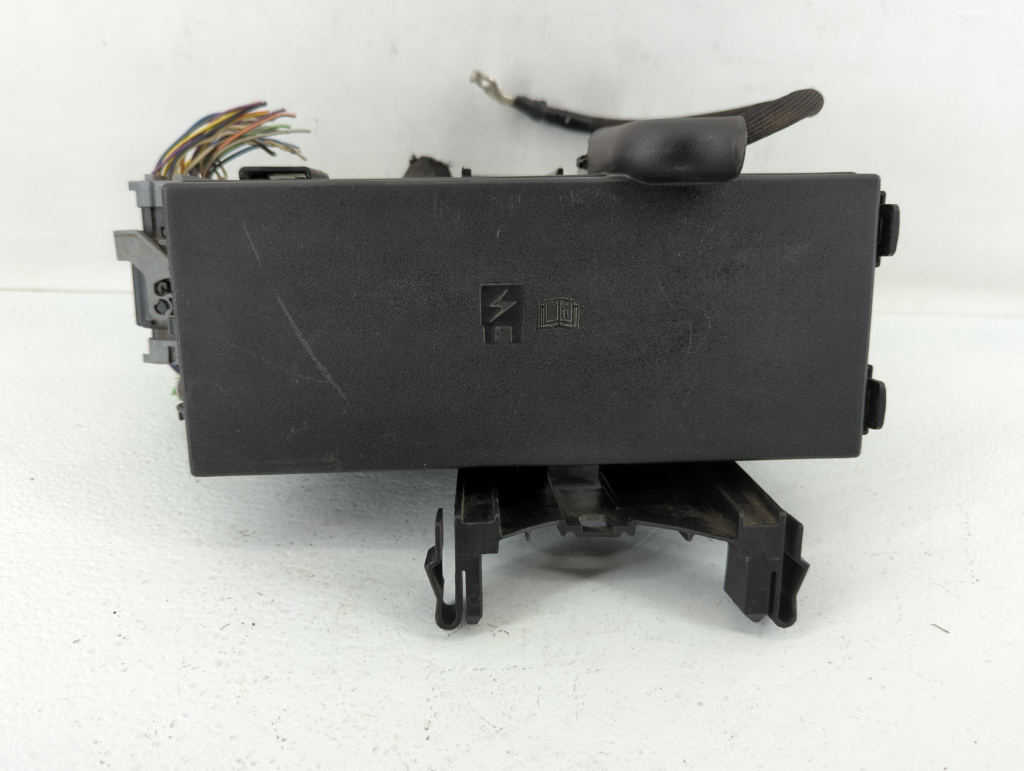 2017-2019 Ford Taurus Fusebox Fuse Box Panel Relay Module P/N:DG1T-14A003-BA Fits Fits 2017 2018 2019 OEM Used Auto Parts - 