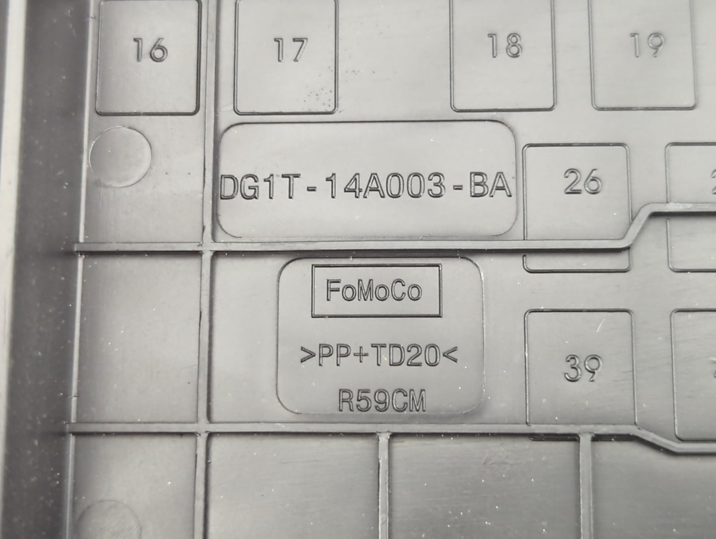 2017-2019 Ford Taurus Fusebox Fuse Box Panel Relay Module P/N:DG1T-14A003-BA Fits Fits 2017 2018 2019 OEM Used Auto Parts - 