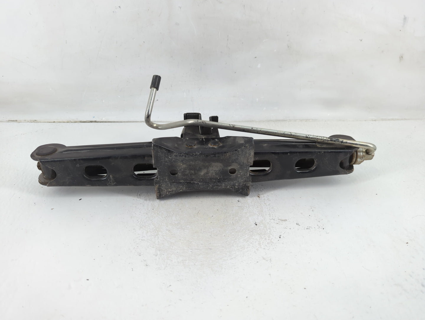 2018 Ford Transit Spare Scissor Car Jack 1123449 - Oemusedautoparts1.com