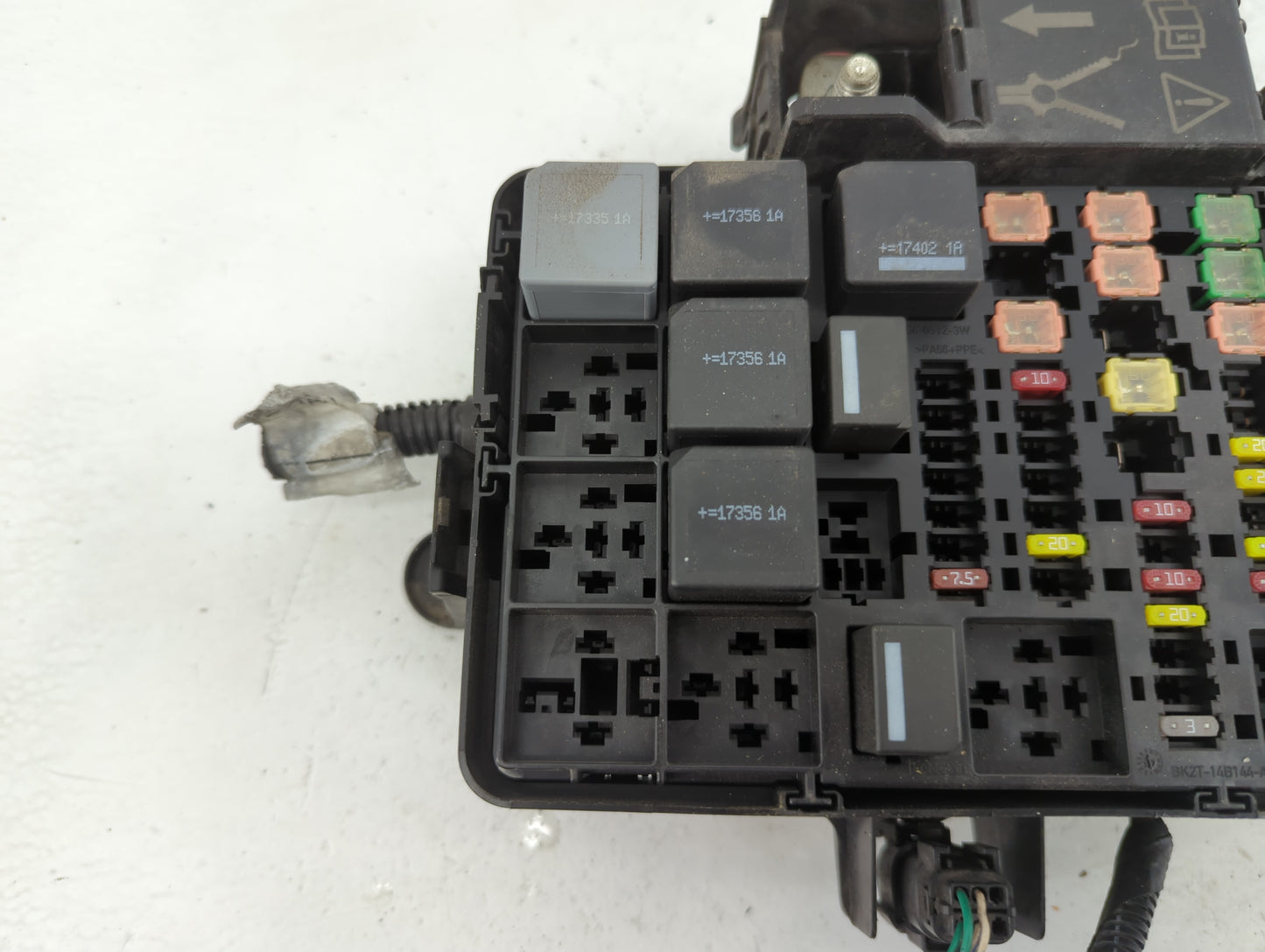 2017-2019 Ford Transit-150 Fusebox Fuse Box Panel Relay Module P/N:7171-3371-30 Fits Fits 2017 2018 2019 OEM Used Auto Parts