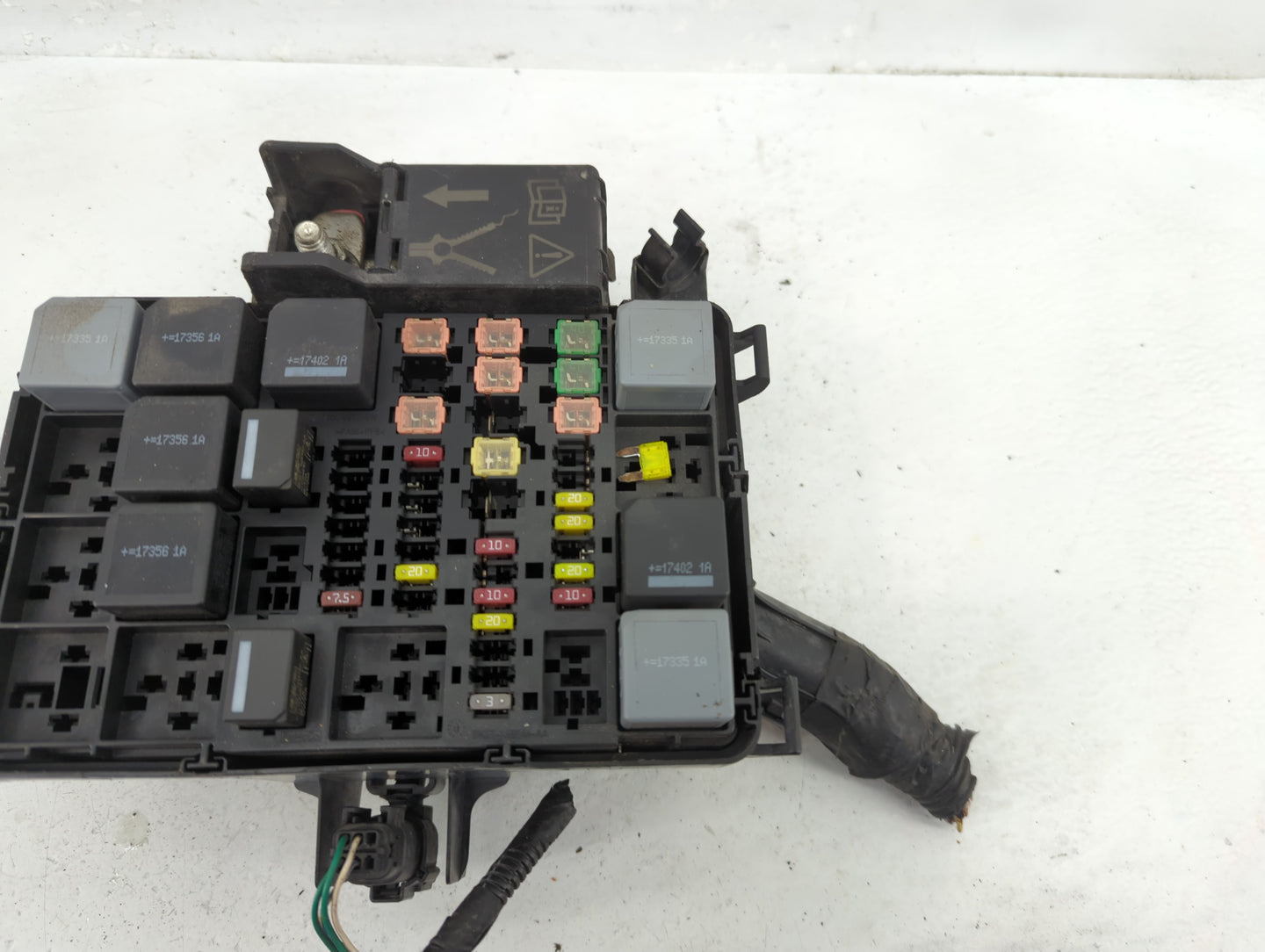 2017-2019 Ford Transit-150 Fusebox Fuse Box Panel Relay Module P/N:7171-3371-30 Fits Fits 2017 2018 2019 OEM Used Auto Parts