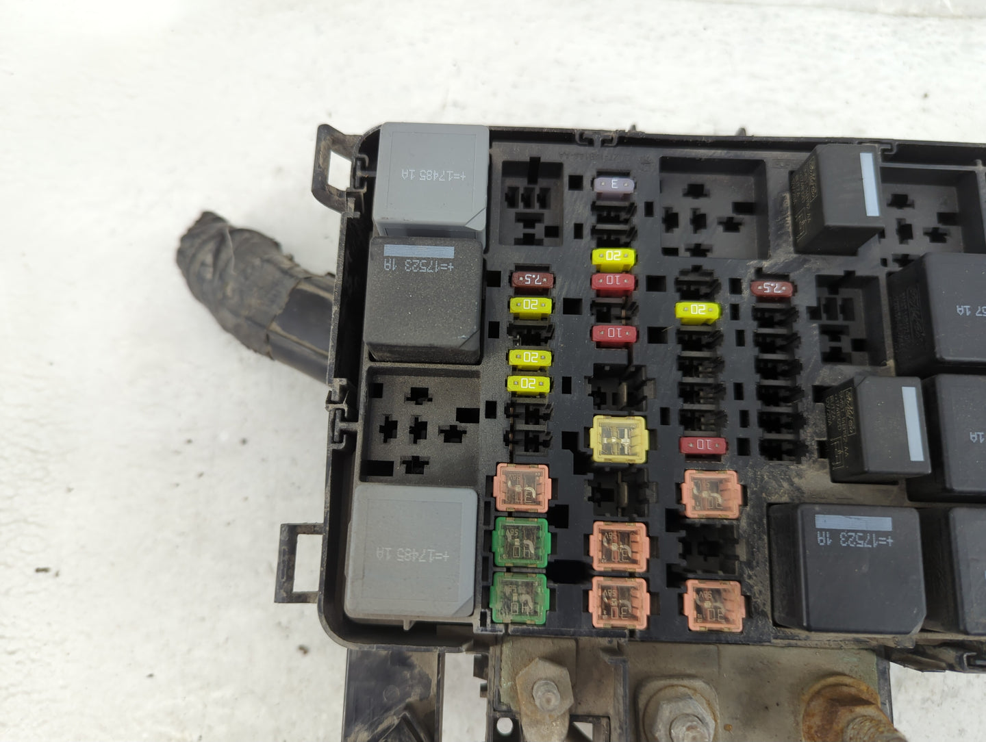 2017-2019 Ford Transit-150 Fusebox Fuse Box Panel Relay Module P/N:7171-3371-30 Fits Fits 2017 2018 2019 OEM Used Auto Parts